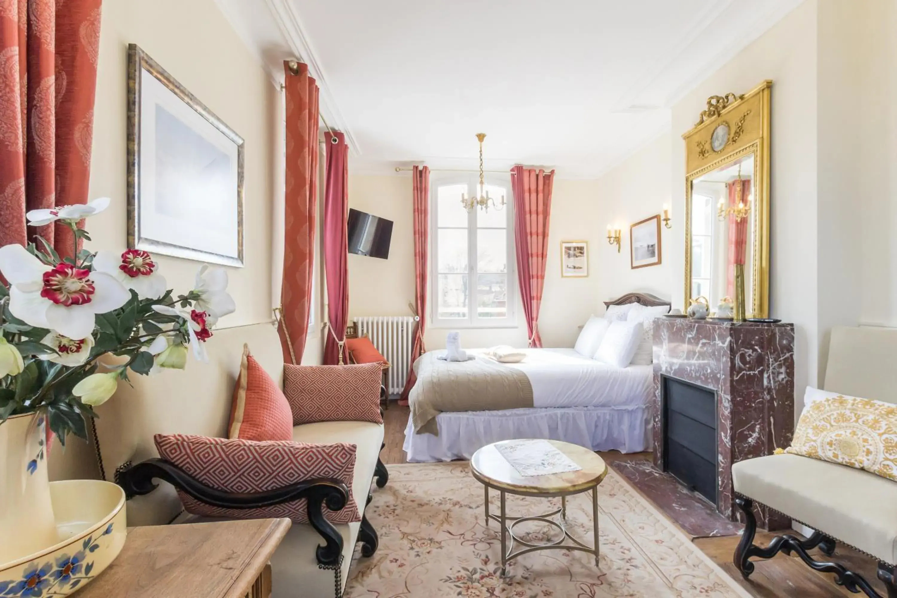 Deluxe Suite with Sea View in DDay Aviators Le Manoir Deluxe Suite with Sea View in DDay Aviators Le Manoir