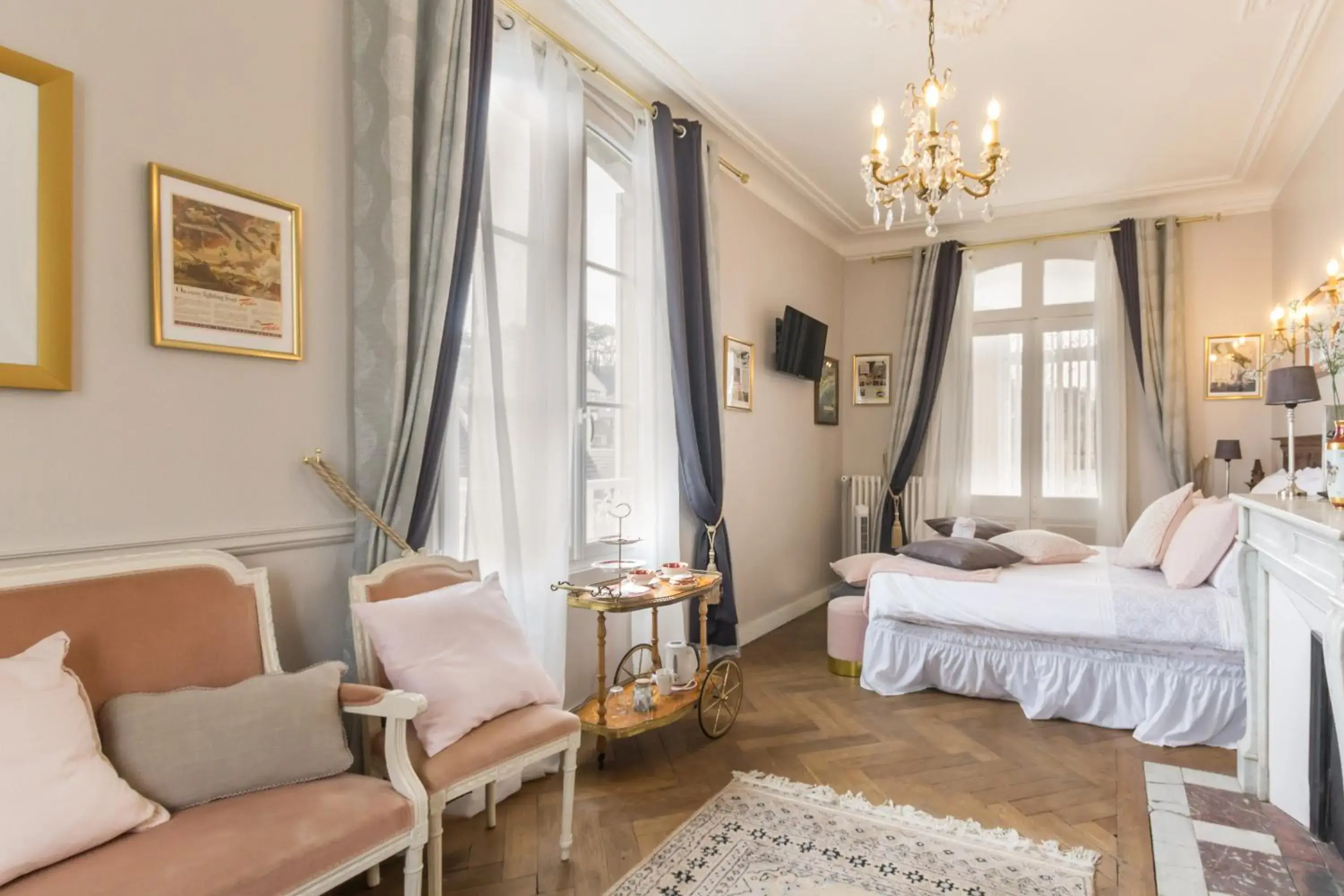 Deluxe Double Room with Sea View in DDay Aviators Le Manoir Deluxe Double Room with Sea View in DDay Aviators Le Manoir