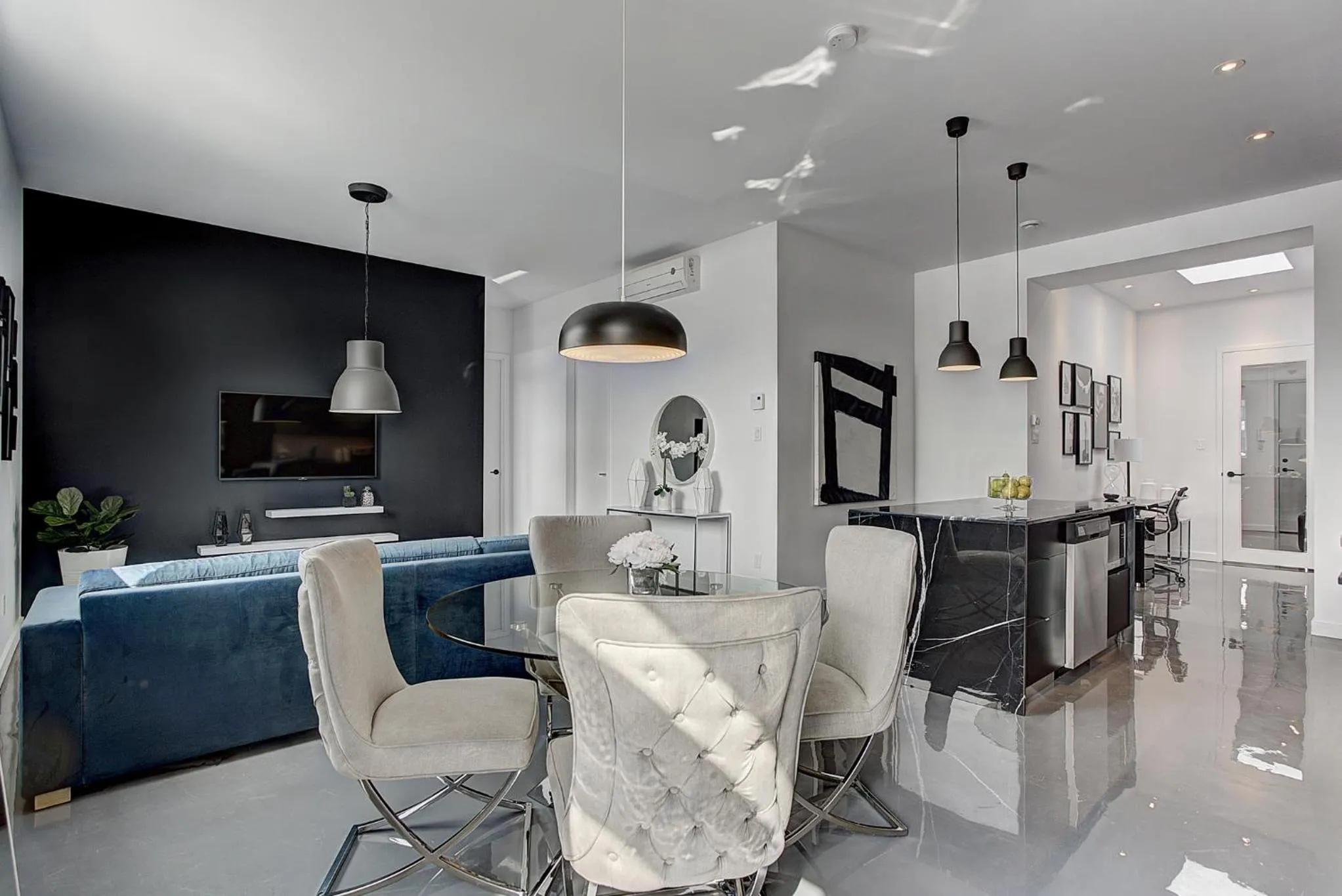 Dining area in Les Lofts du Centre by Simplissimmo