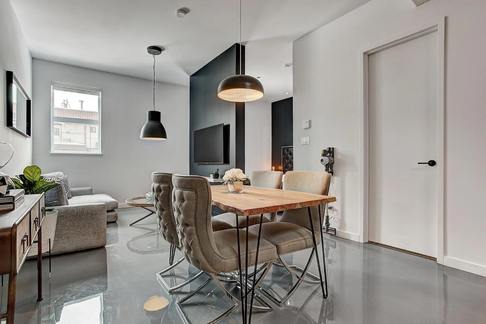Dining area in Les Lofts du Centre by Simplissimmo