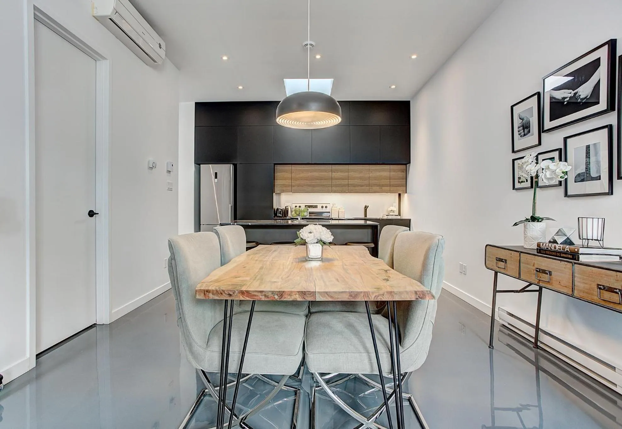 Dining area in Les Lofts du Centre by Simplissimmo