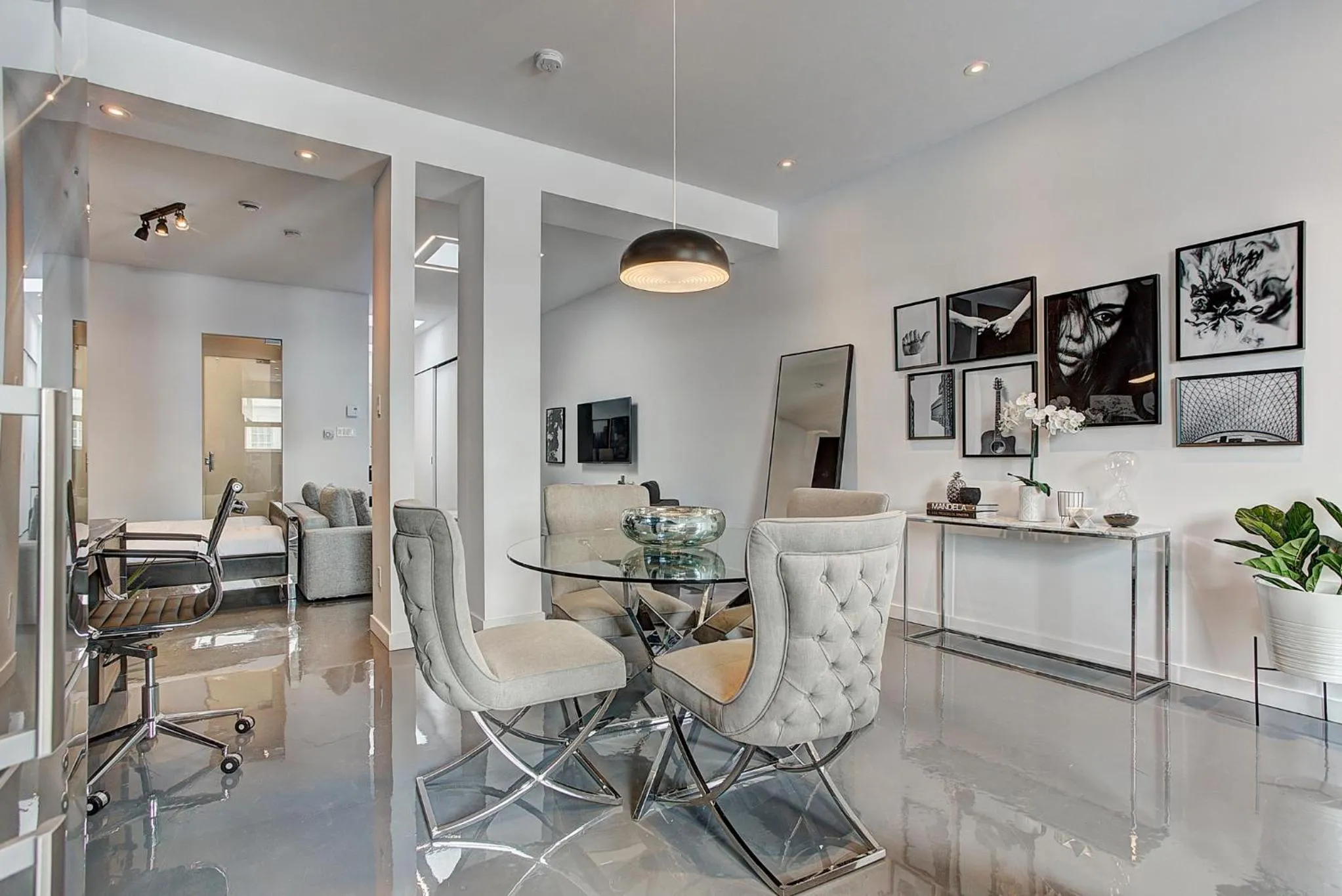 Dining area in Les Lofts du Centre by Simplissimmo
