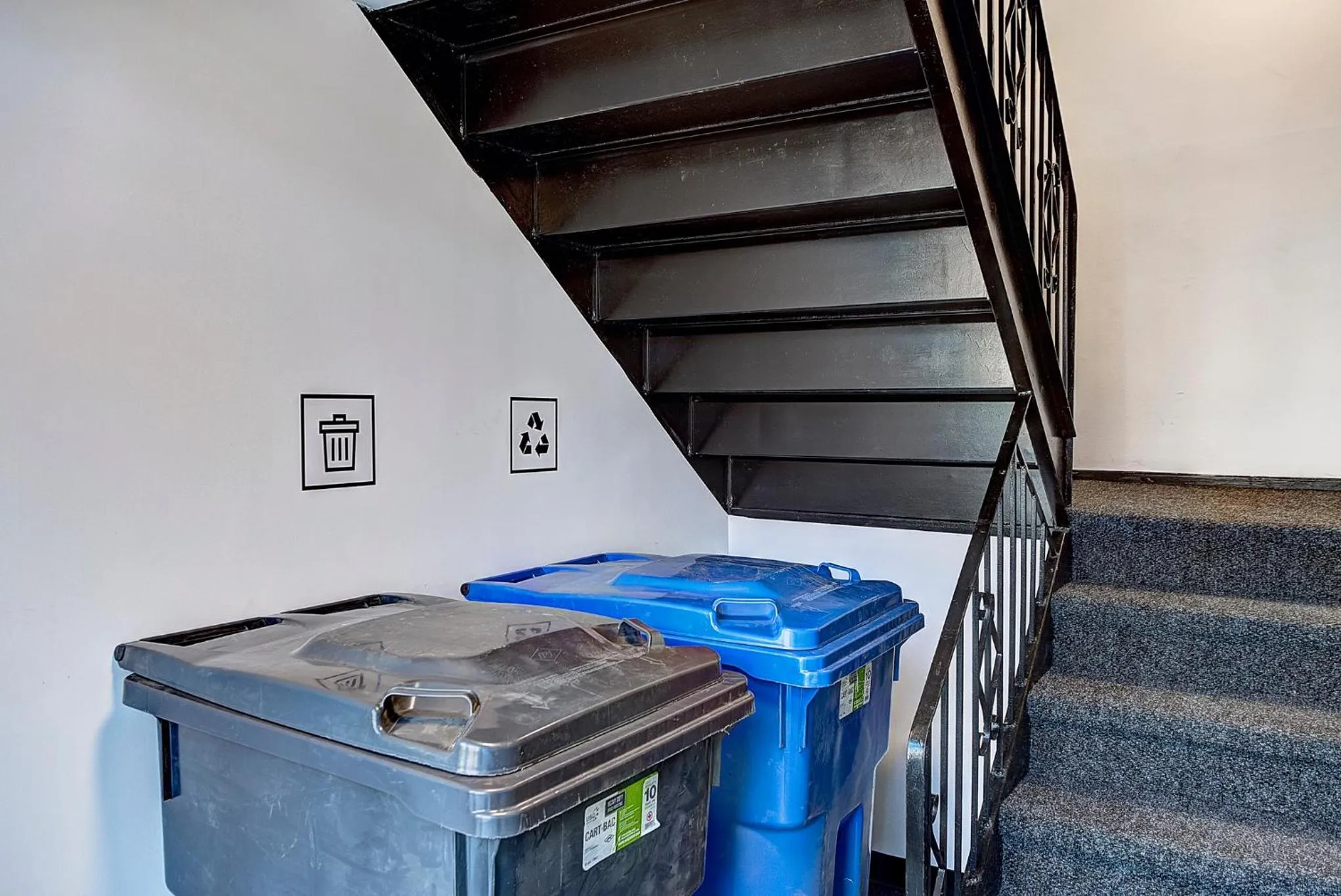 Facade/entrance in Les Lofts du Centre by Simplissimmo