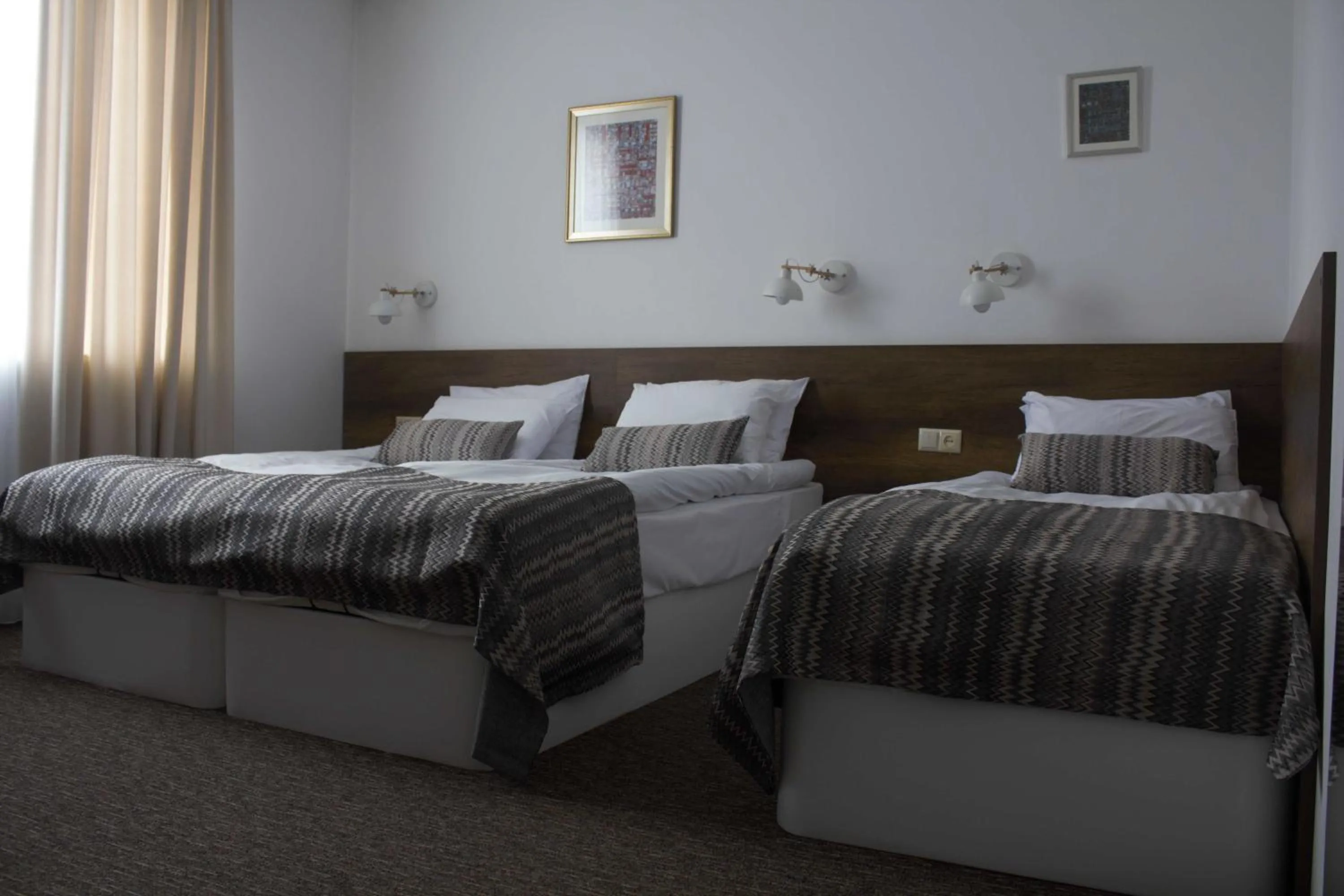 Bedroom, Bed in Alliance Hotel