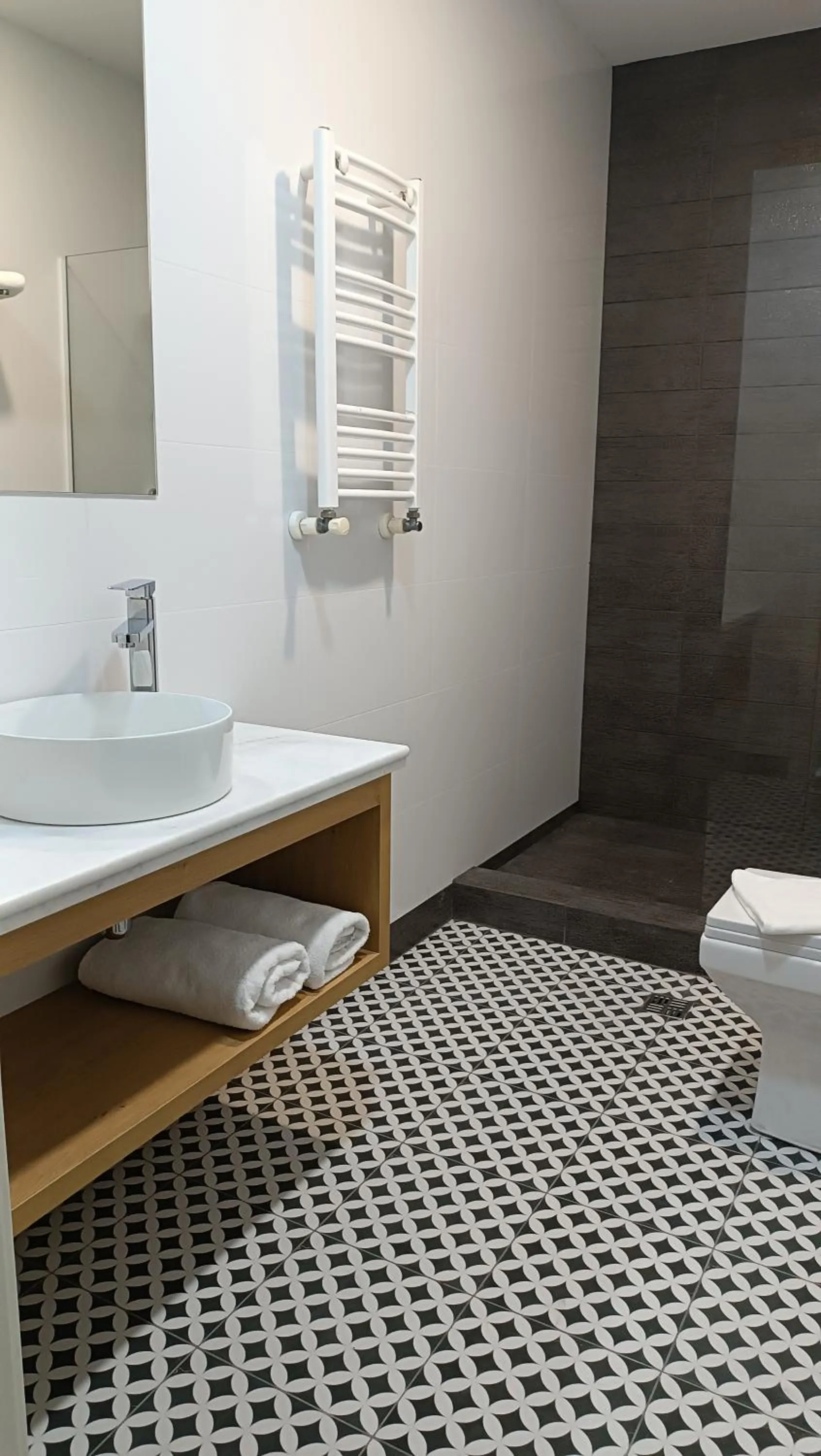 Toilet in Alliance Hotel