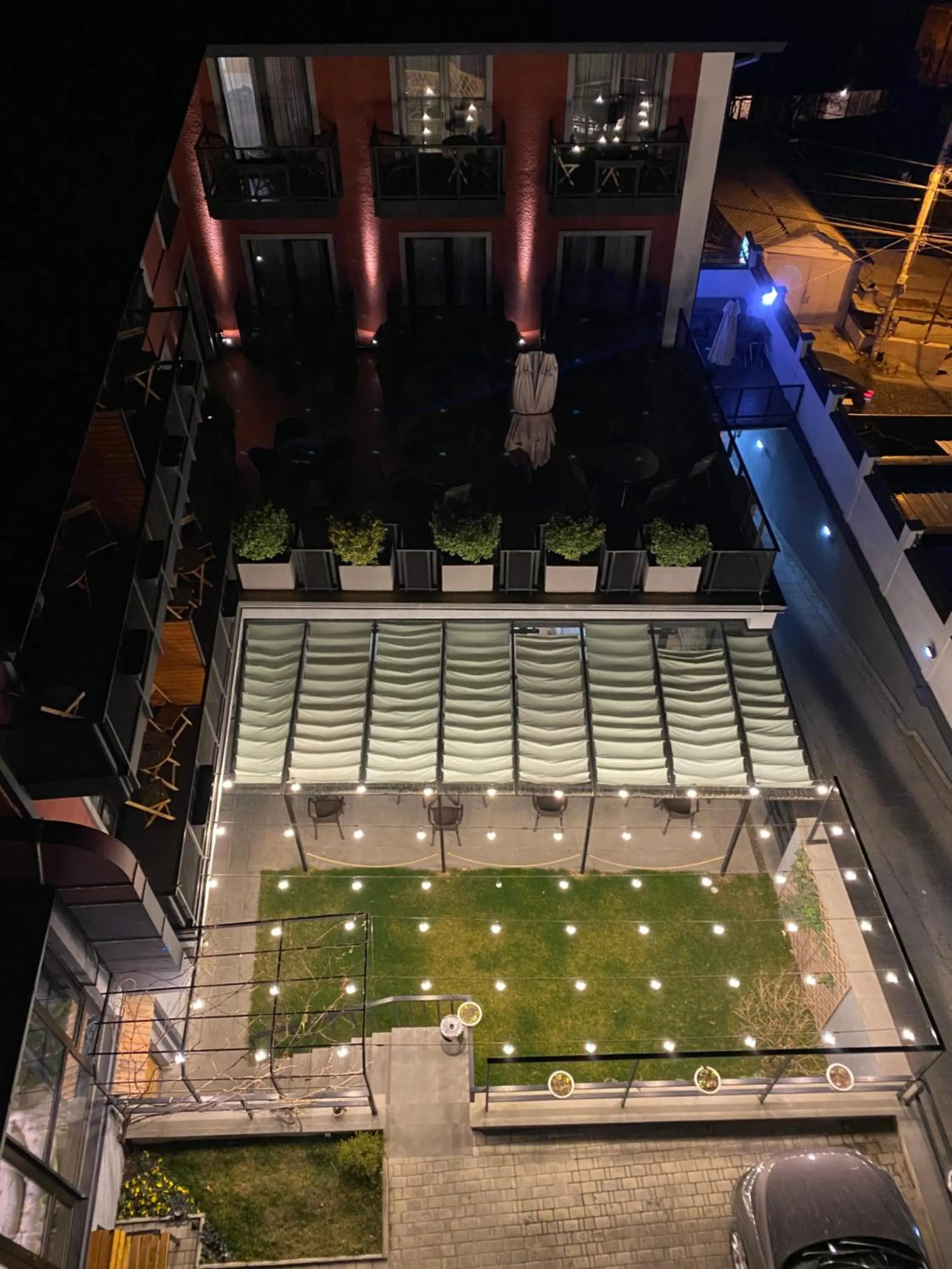 Restaurant/places to eat in Alliance Hotel