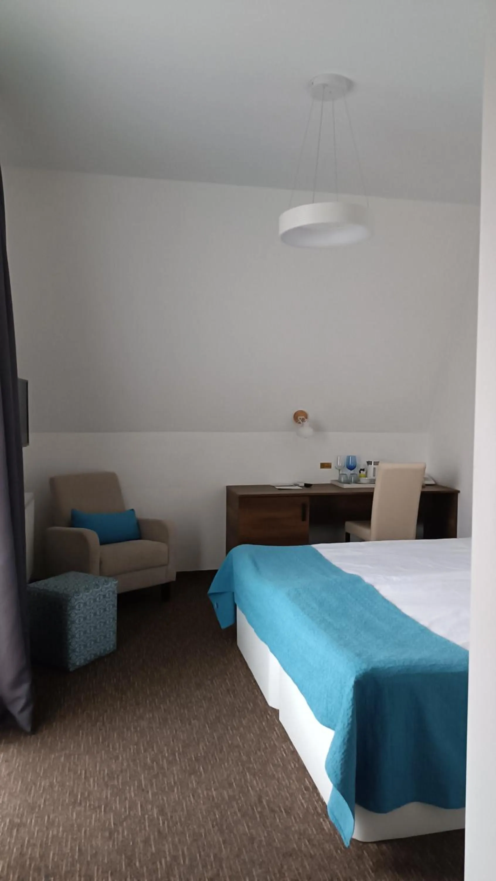 Bedroom, Bed in Alliance Hotel