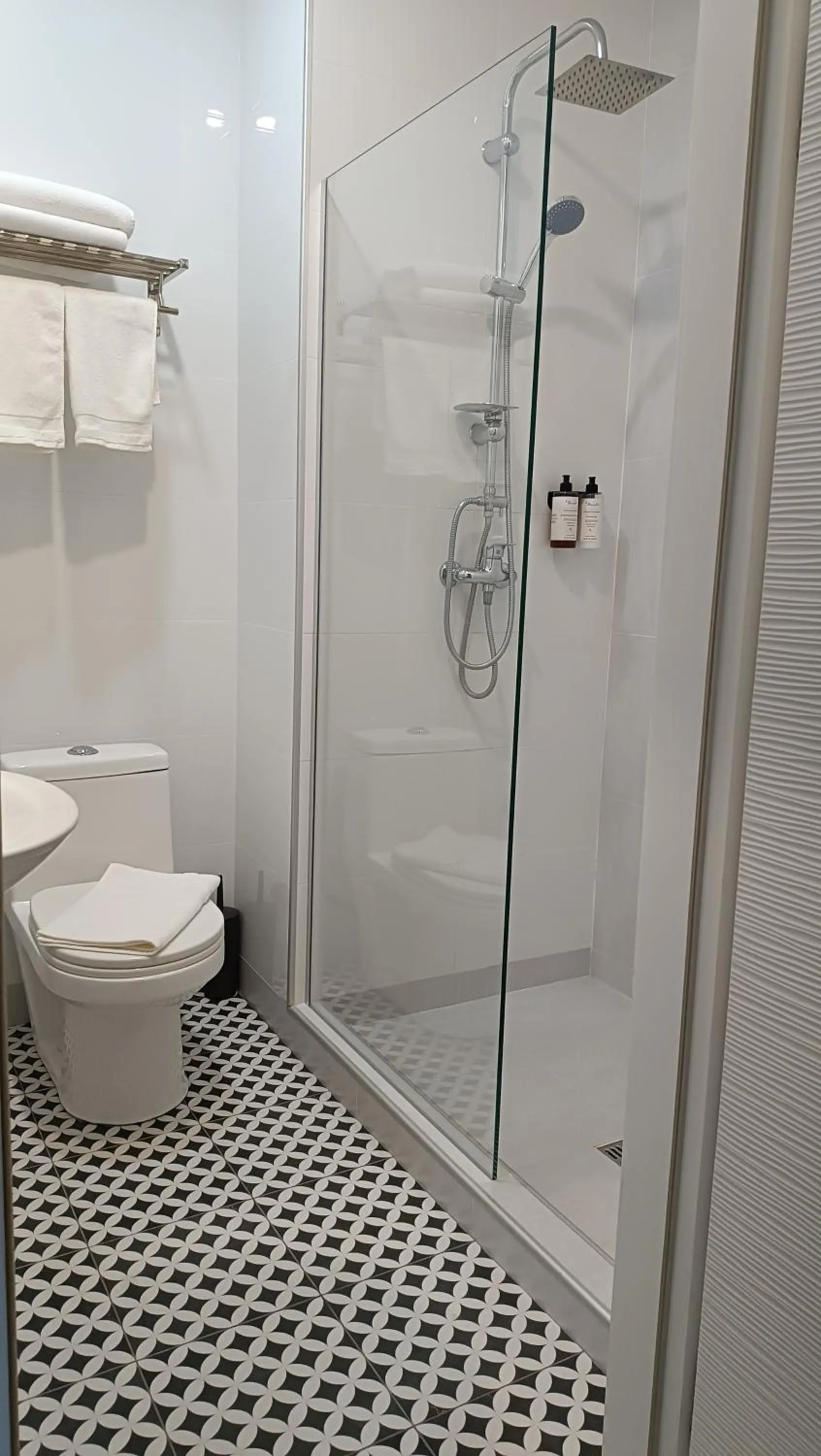 Bathroom in Alliance Hotel