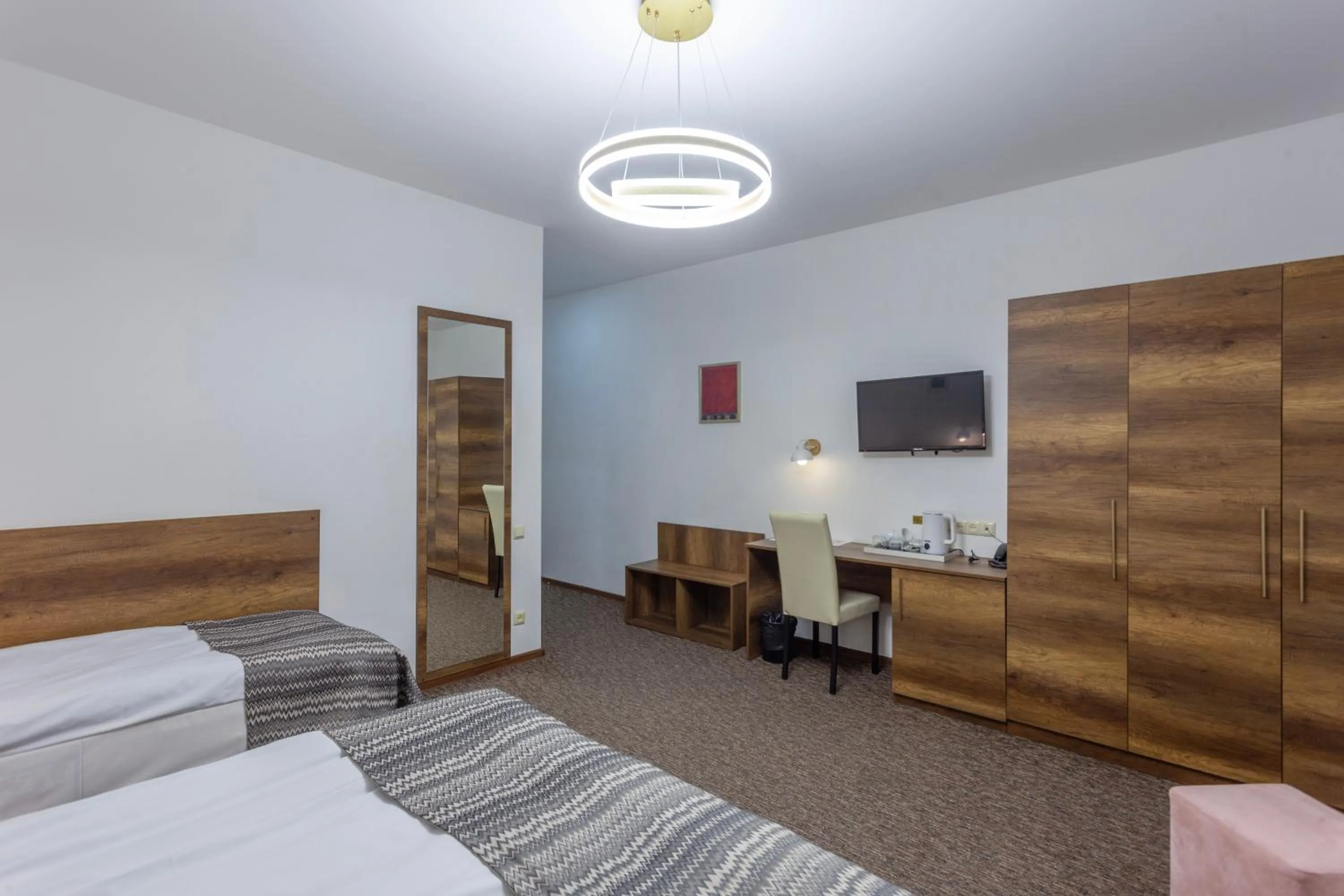 Bedroom, Bed in Alliance Hotel