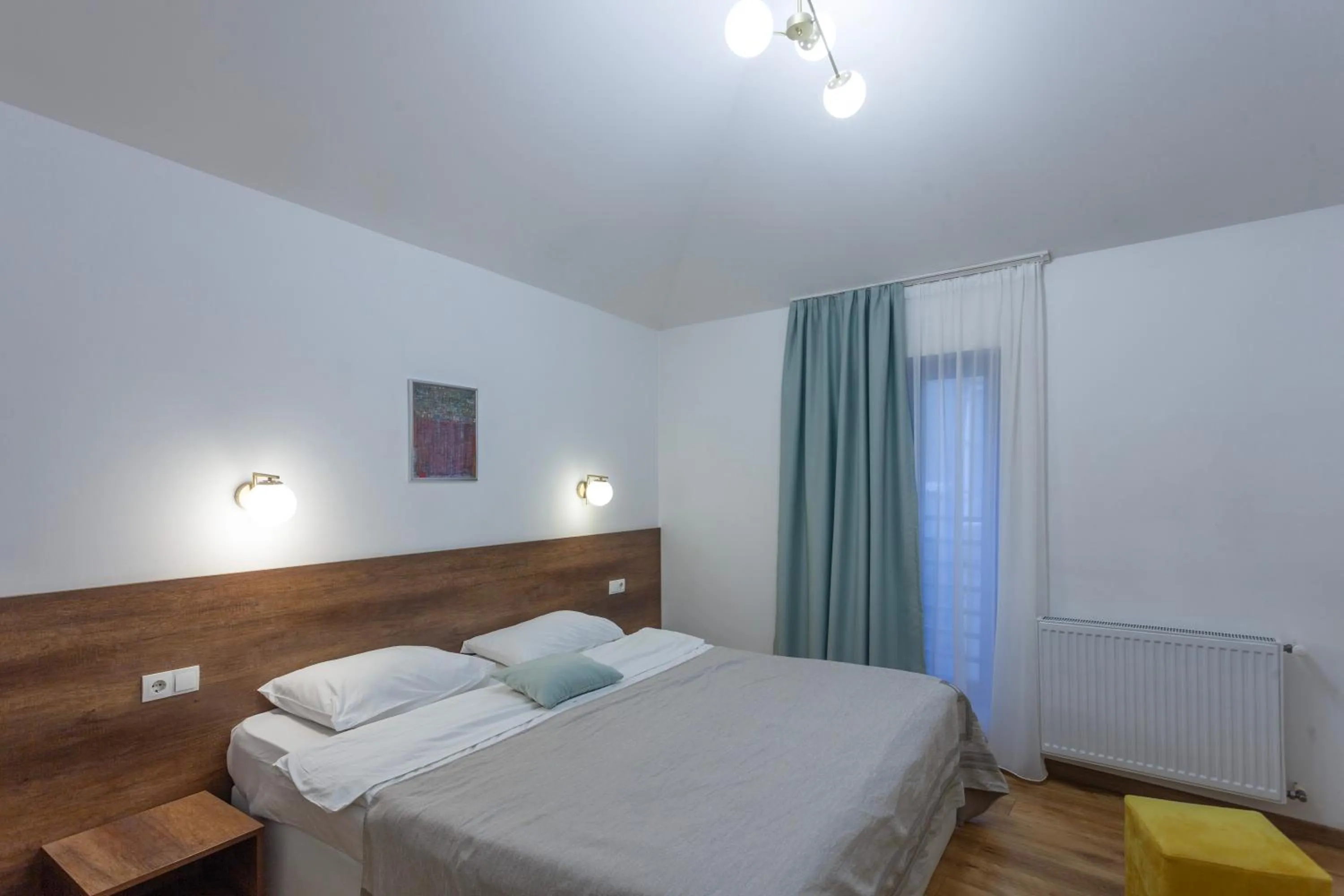 Bedroom, Bed in Alliance Hotel