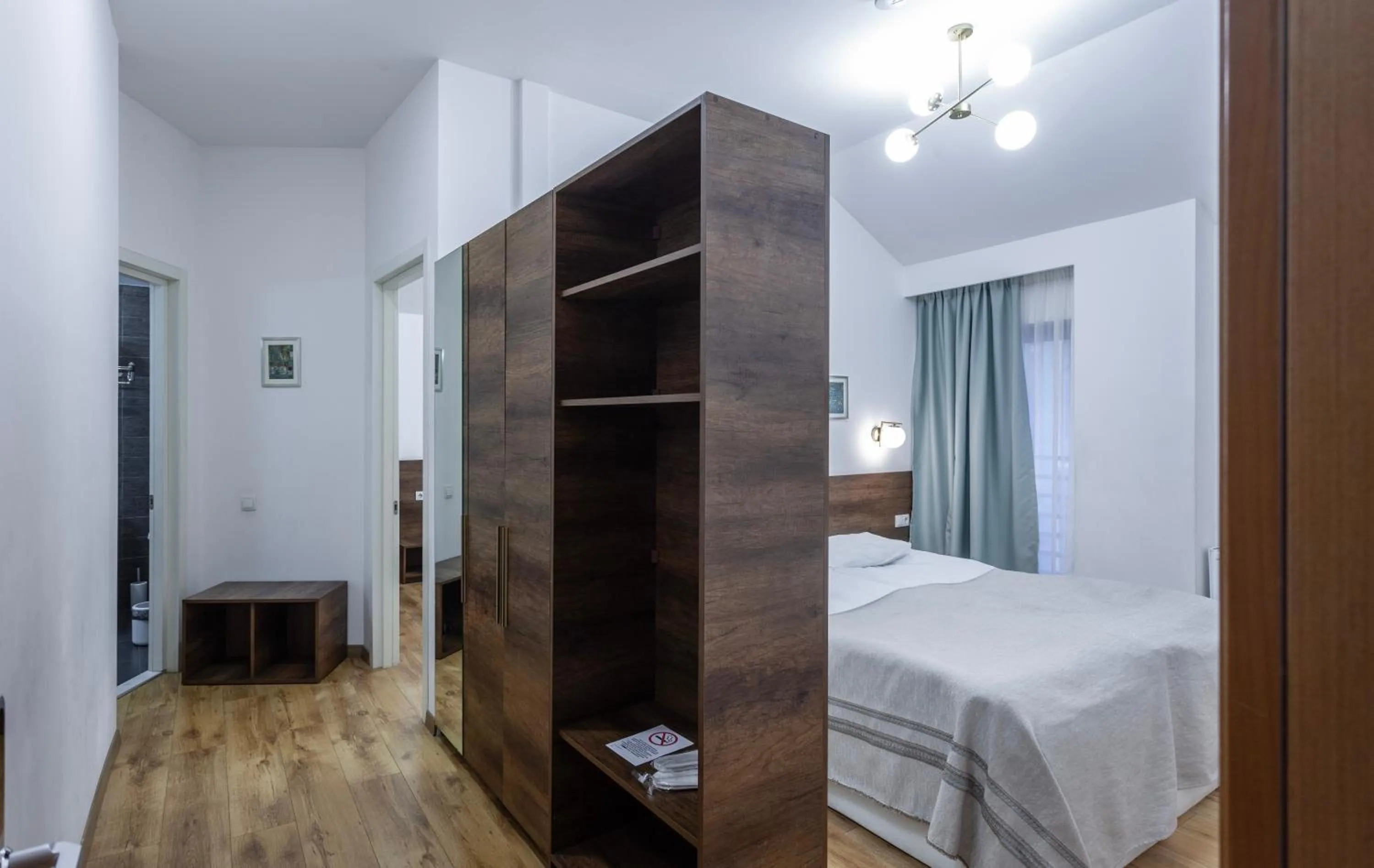 Bedroom, Bed in Alliance Hotel