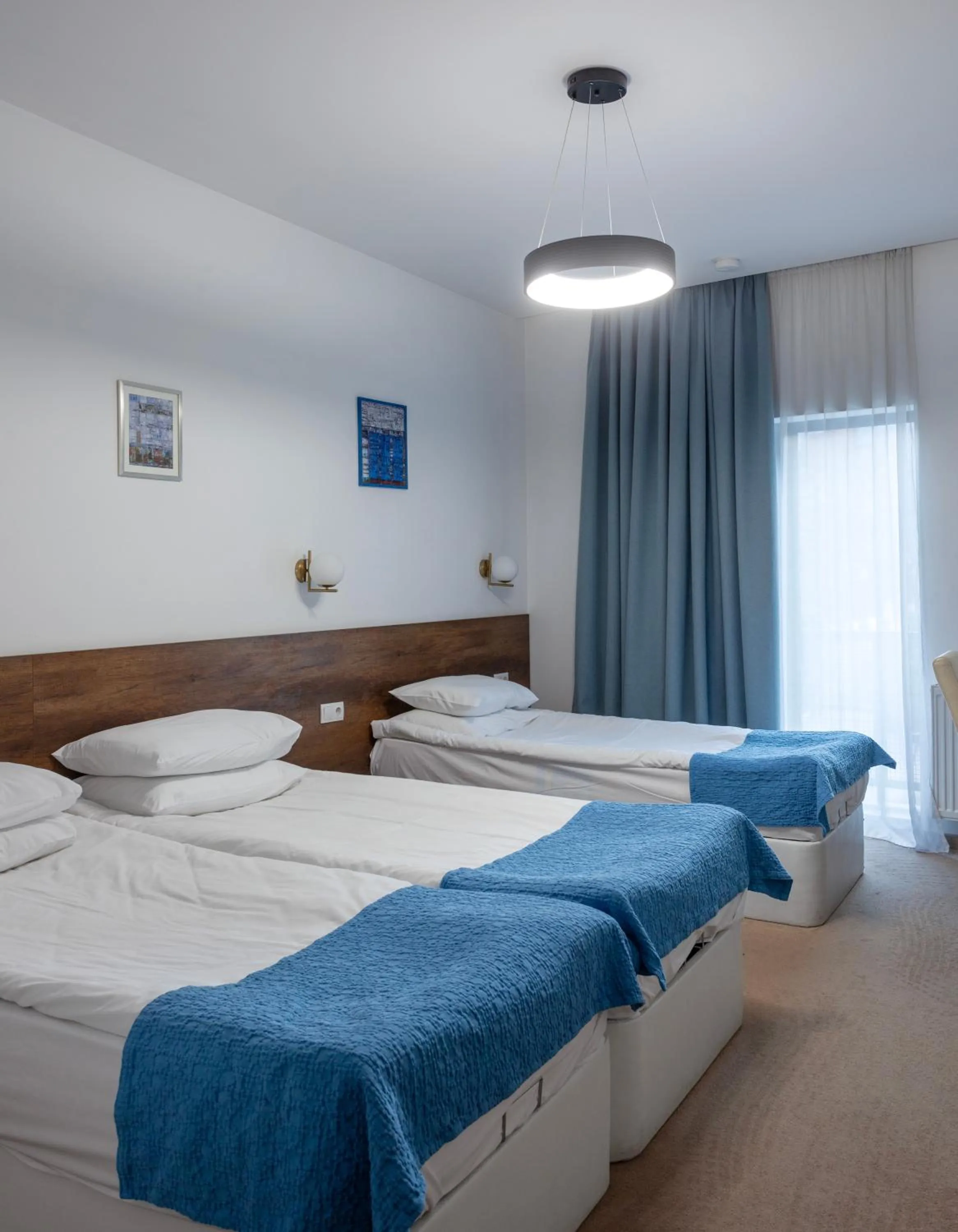 Bedroom, Bed in Alliance Hotel