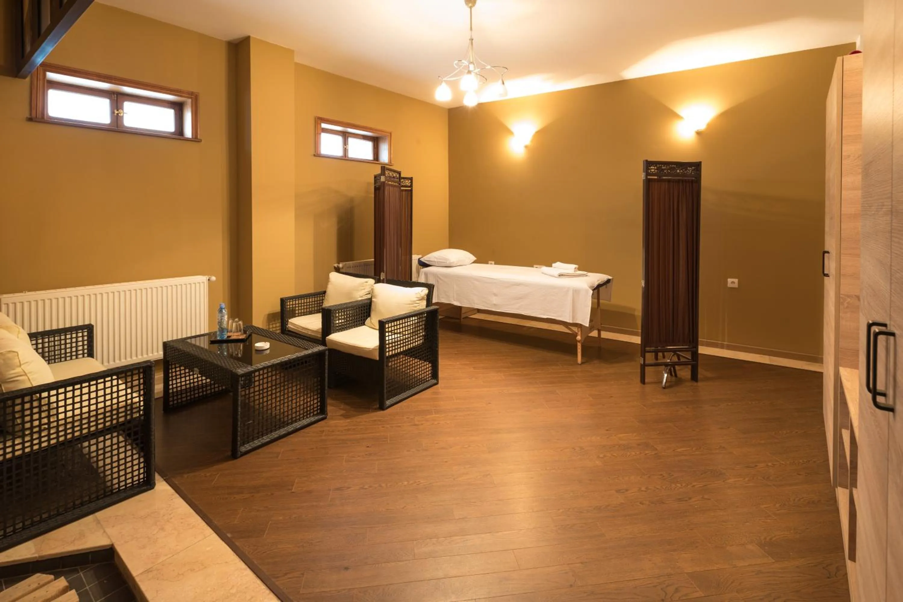 Massage, Bed in Alliance Hotel