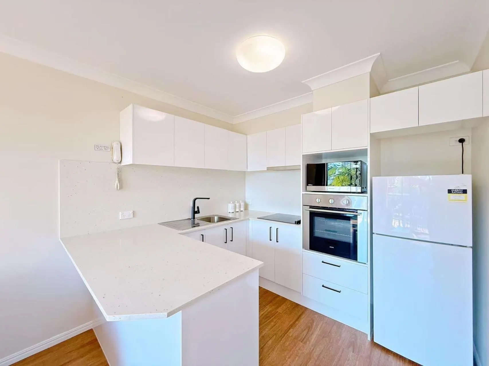 Kitchen or kitchenette in Karana Palms Resort