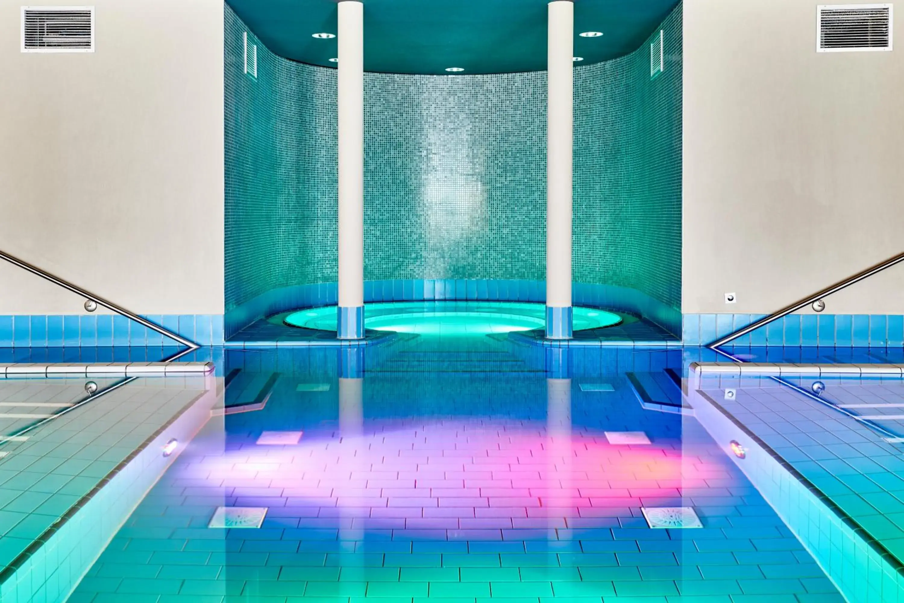 Swimming pool in Hotel Oversum Winterberg Ski- und Vital Resort Swimming pool in Hotel Oversum Winterberg Ski- und Vital Resort