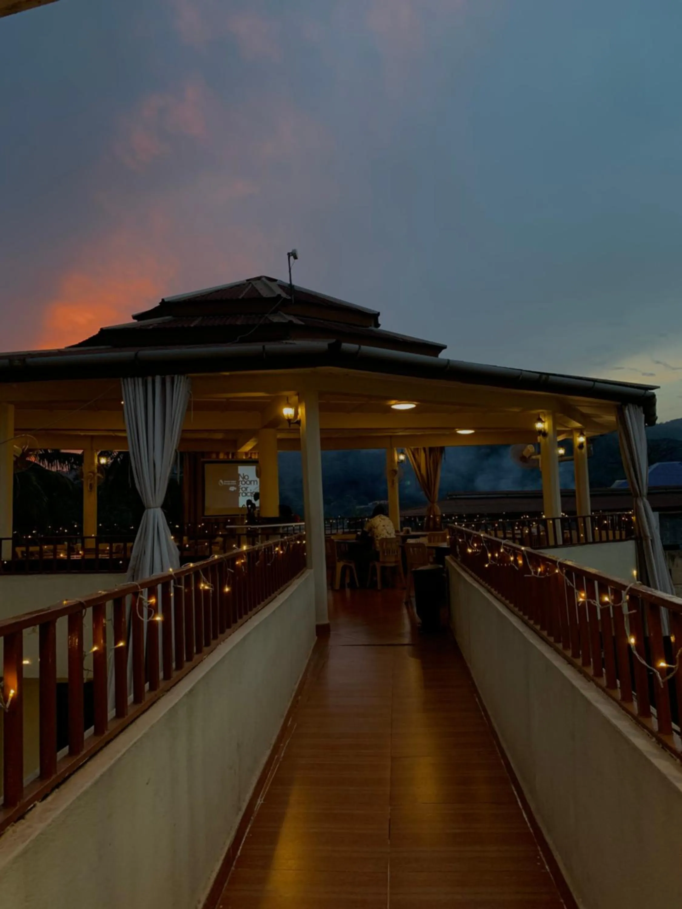 Restaurant/places to eat in Paloma Guest House