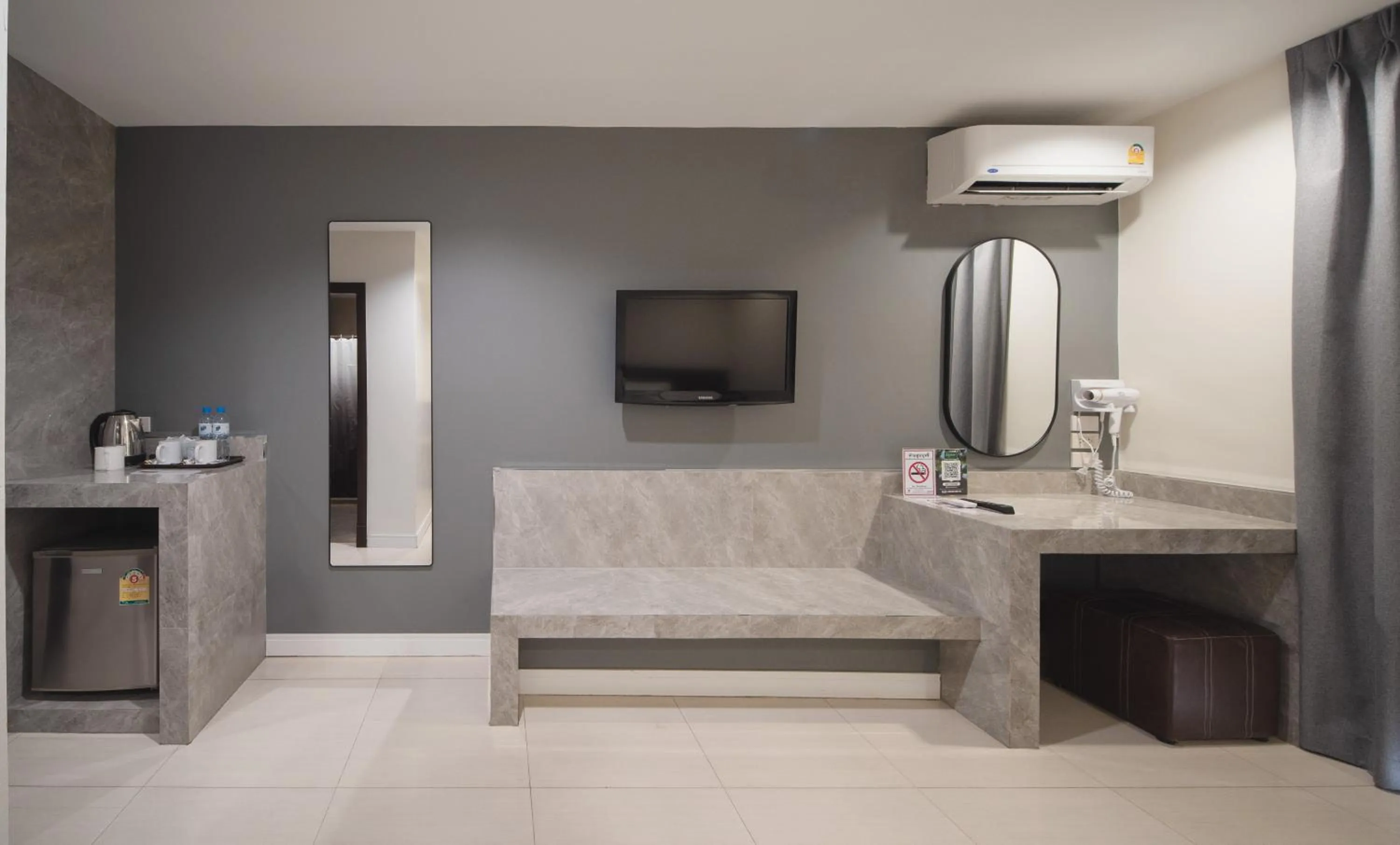 TV and multimedia in Grand Alpine Hotel