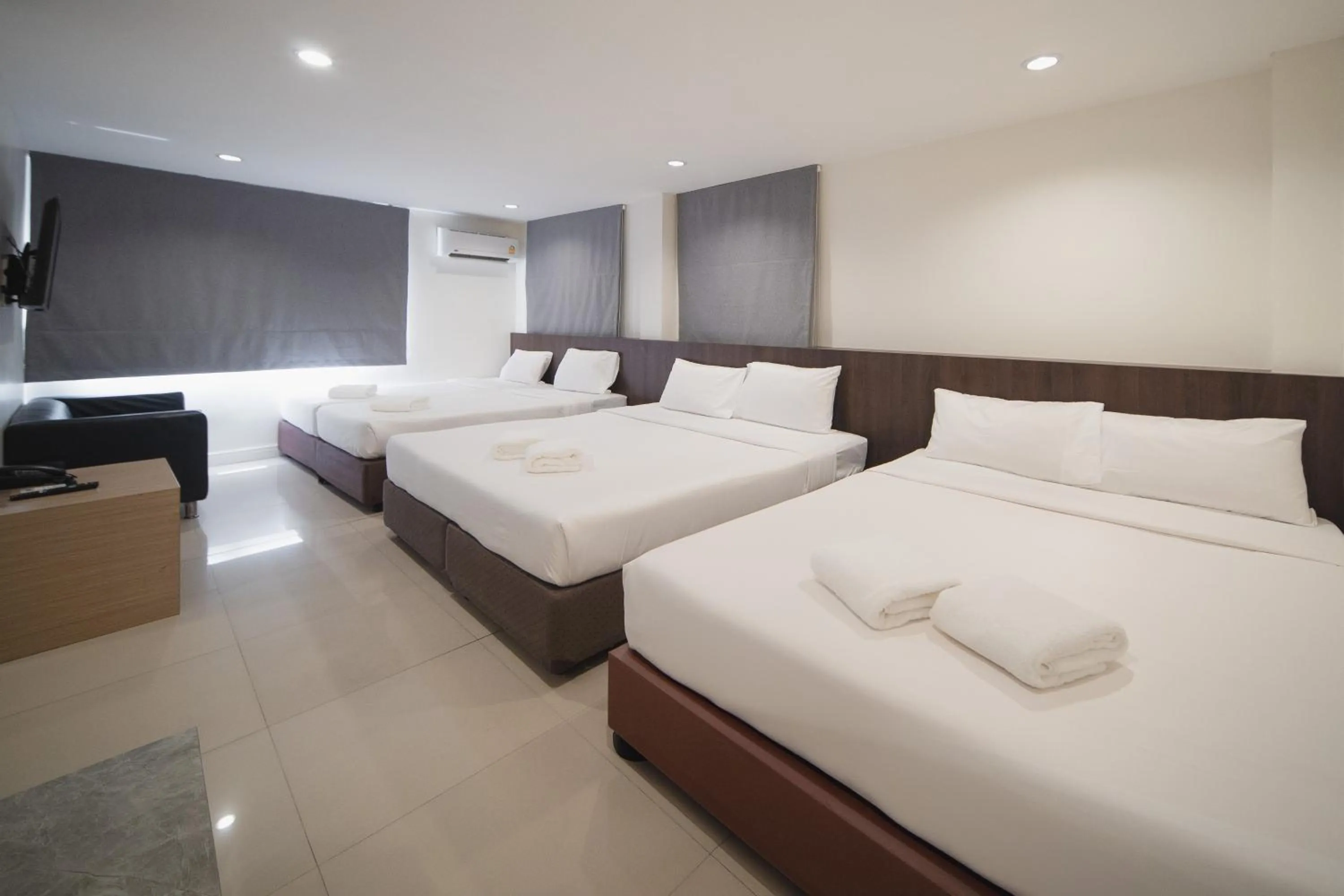 Bedroom, Bed in Grand Alpine Hotel