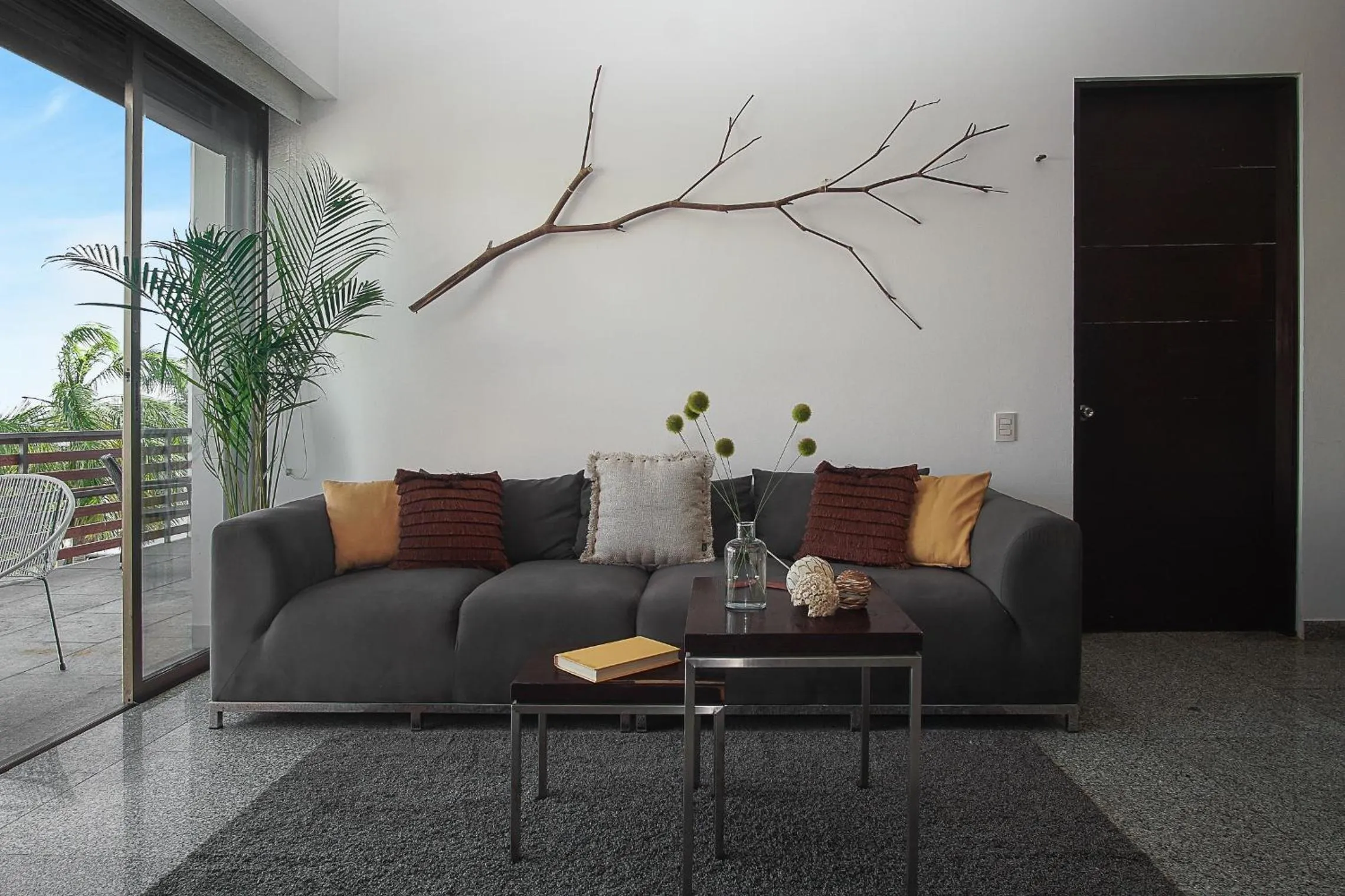 Living room in Infinito by Zamá Homes