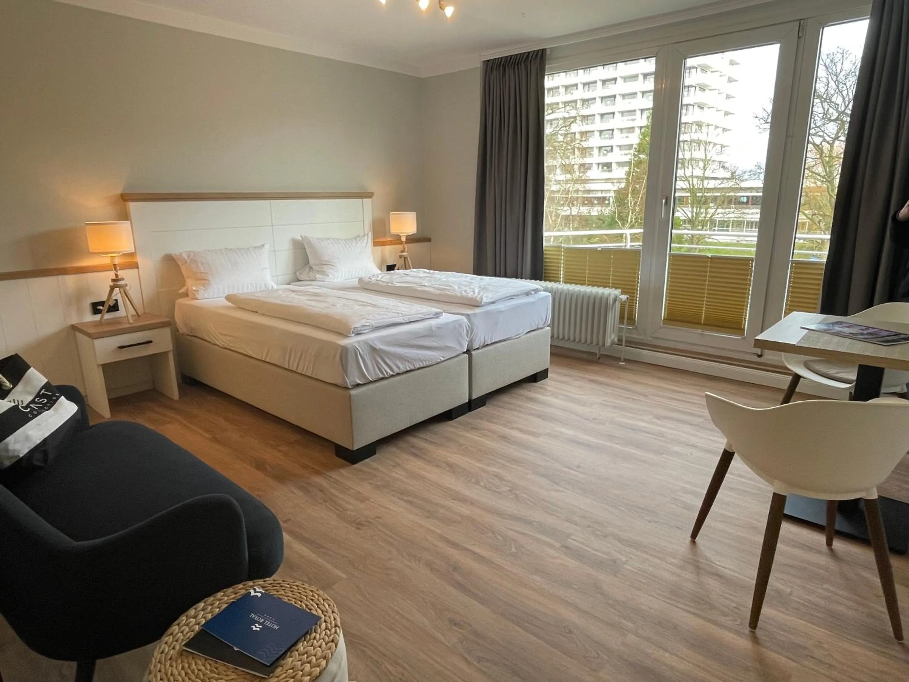 Living room, Bed in Hotel Royal