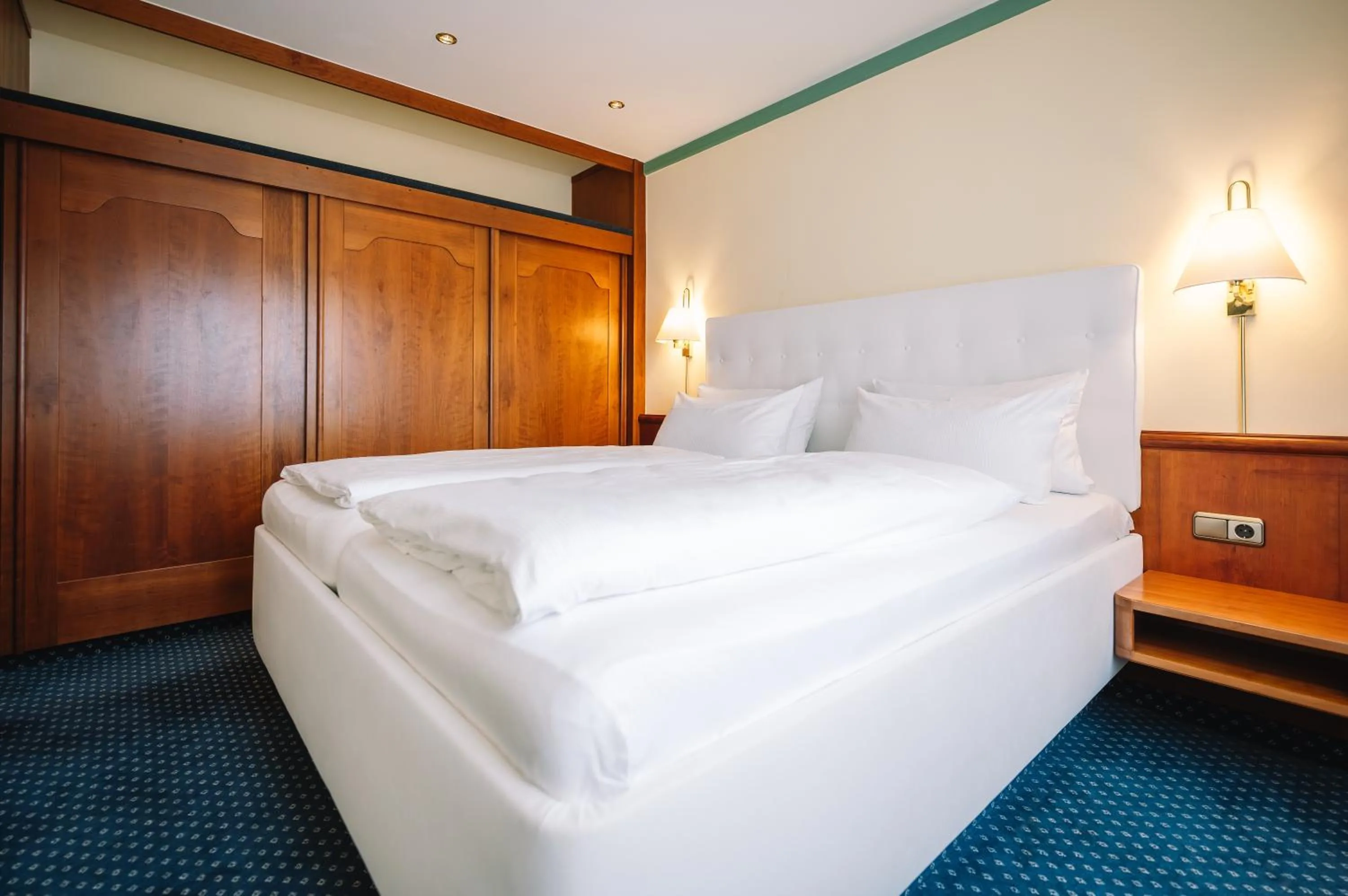 Photo of the whole room, Bed in Hotel Royal