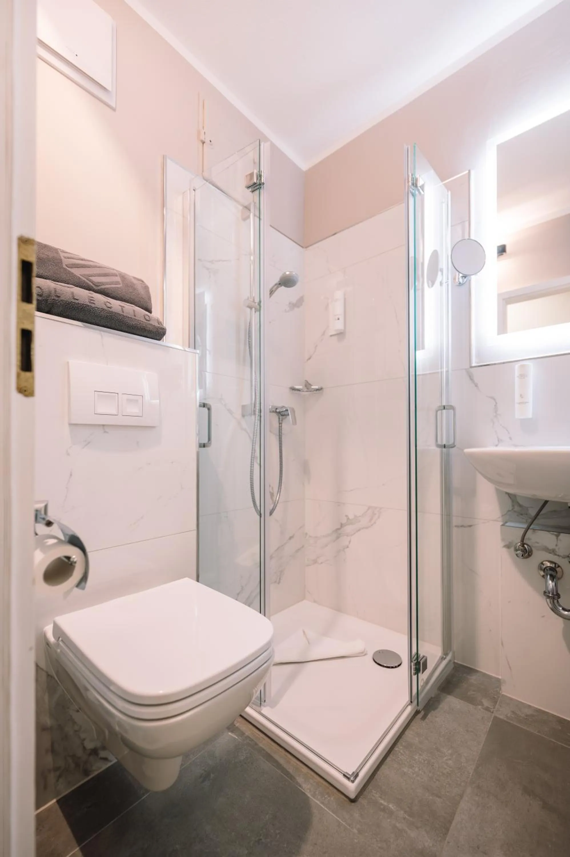 Bathroom in Hotel Royal