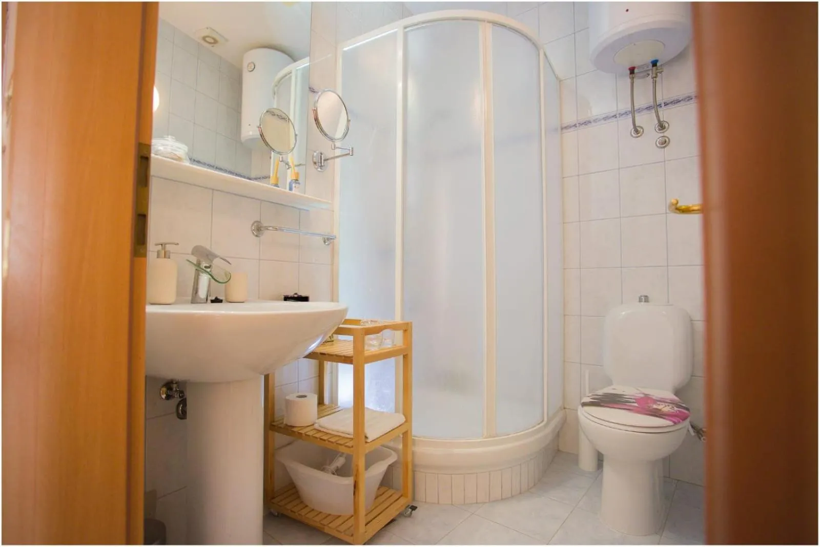 Toilet in Apartments Maja