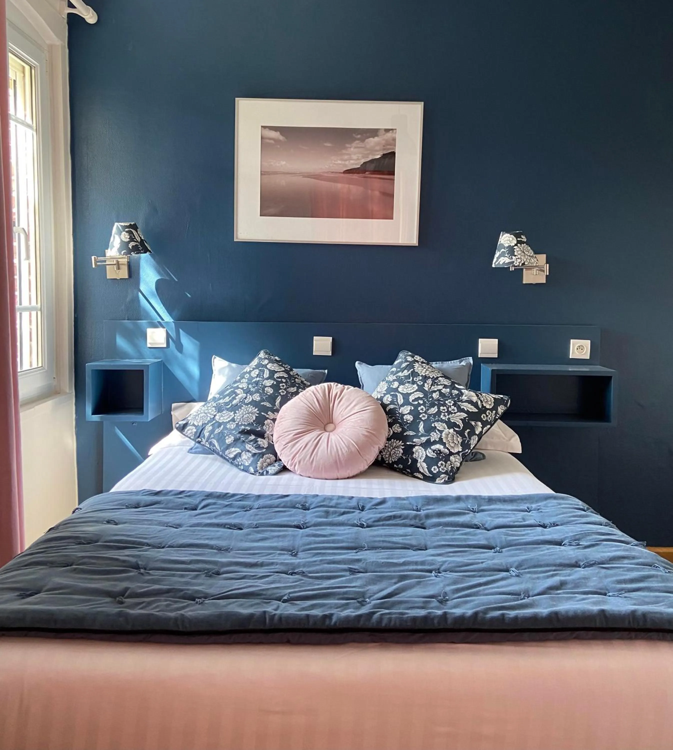 Photo of the whole room, Bed in Hôtel De La Terrasse