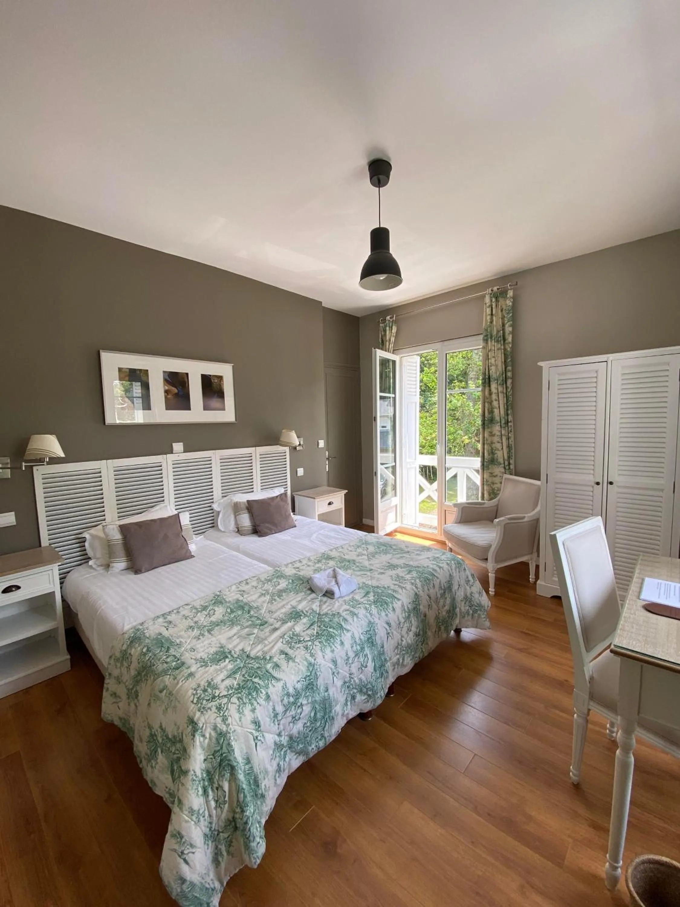 Bed in Hôtel De La Terrasse