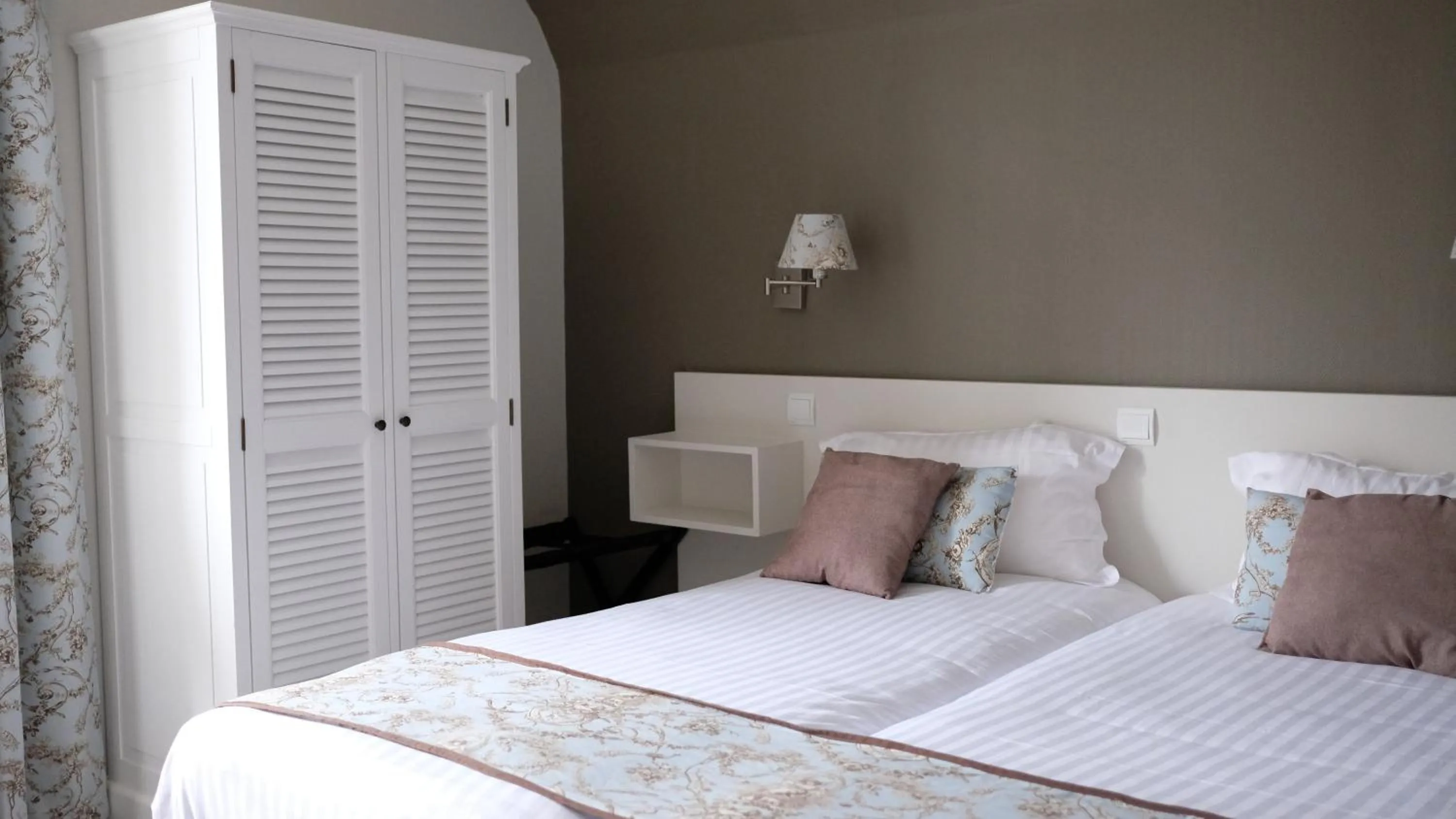 Bedroom, Bed in Hôtel De La Terrasse