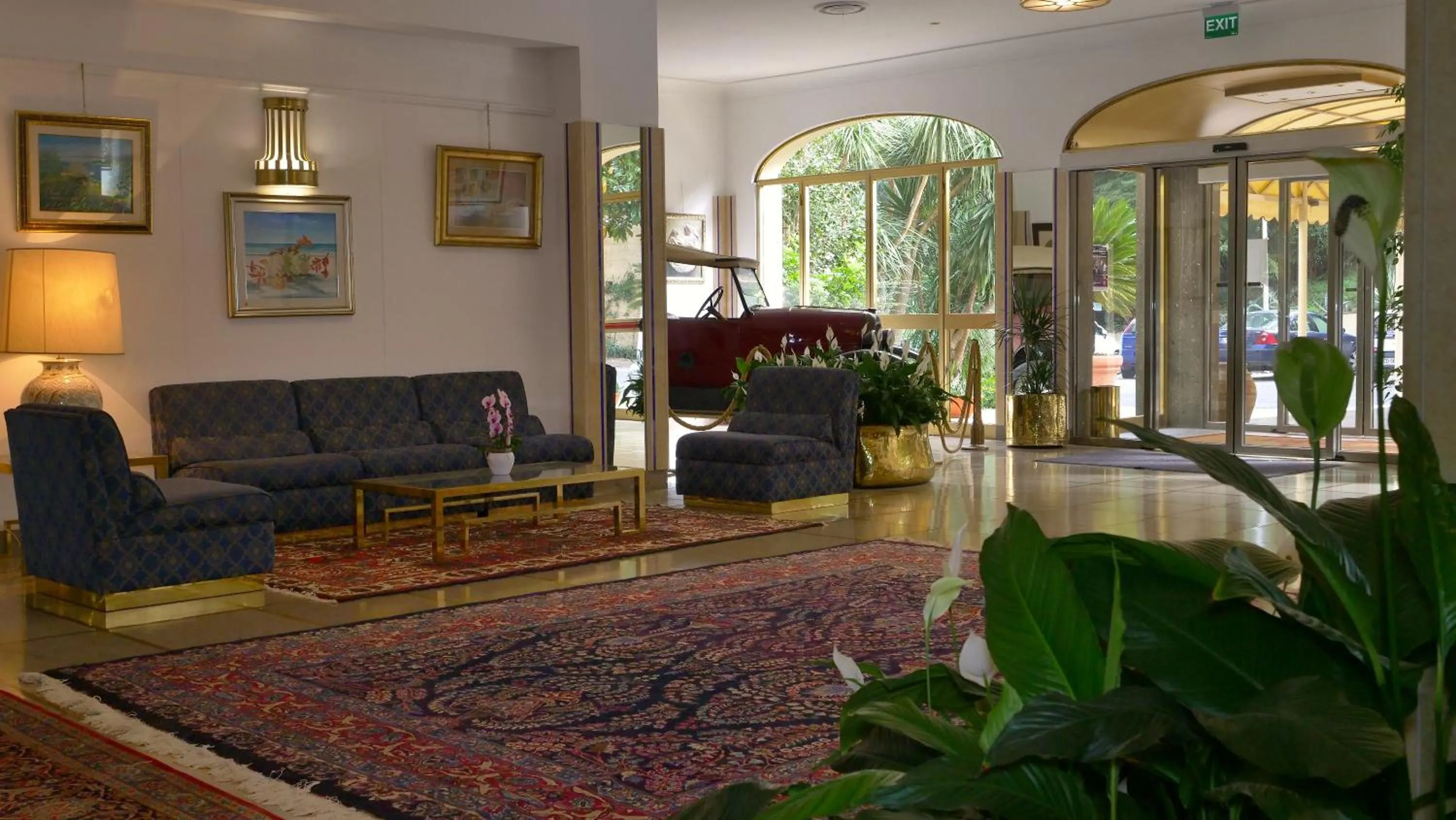 Lobby or reception in 501 Hotel