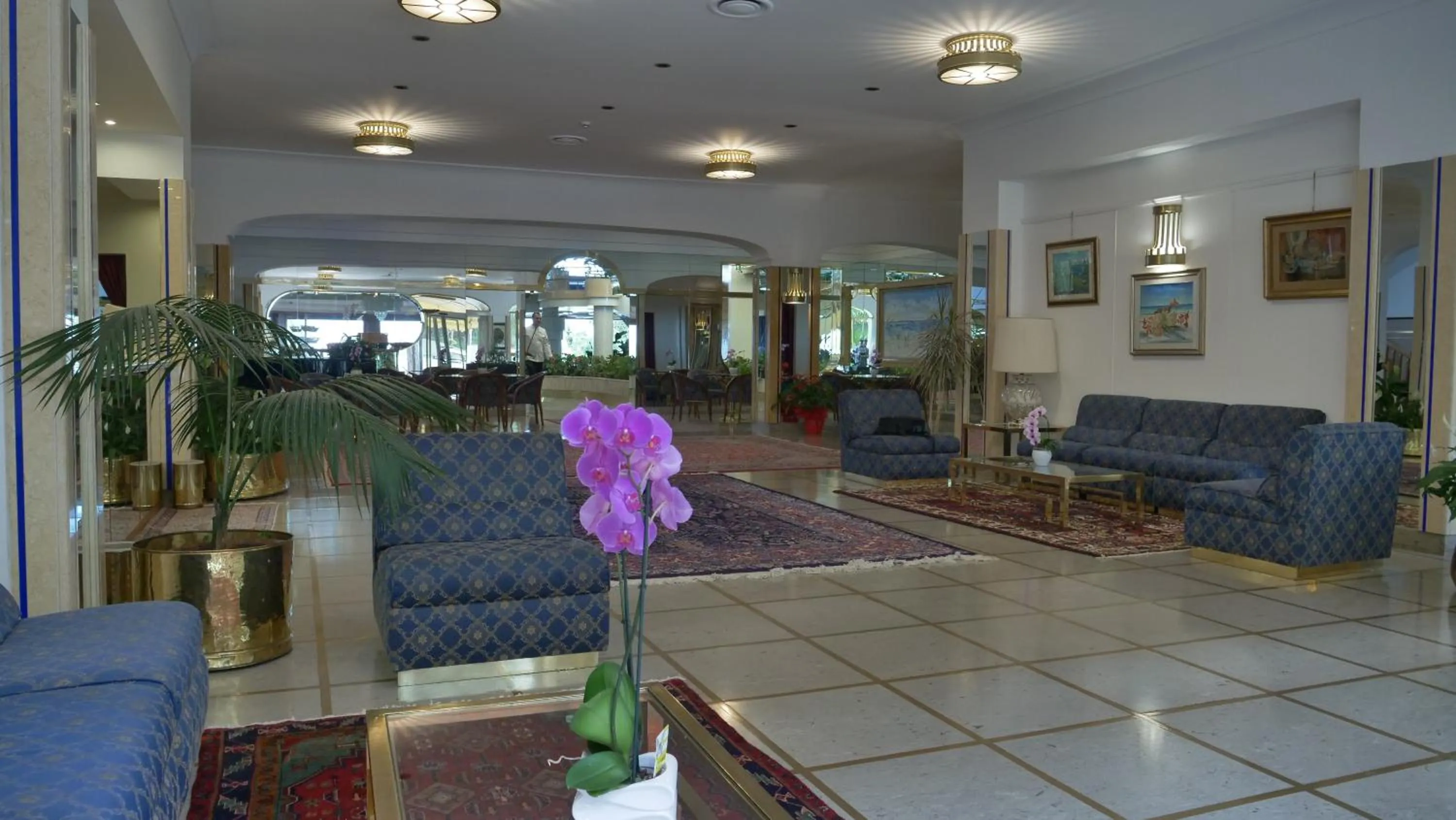 Lobby or reception in 501 Hotel
