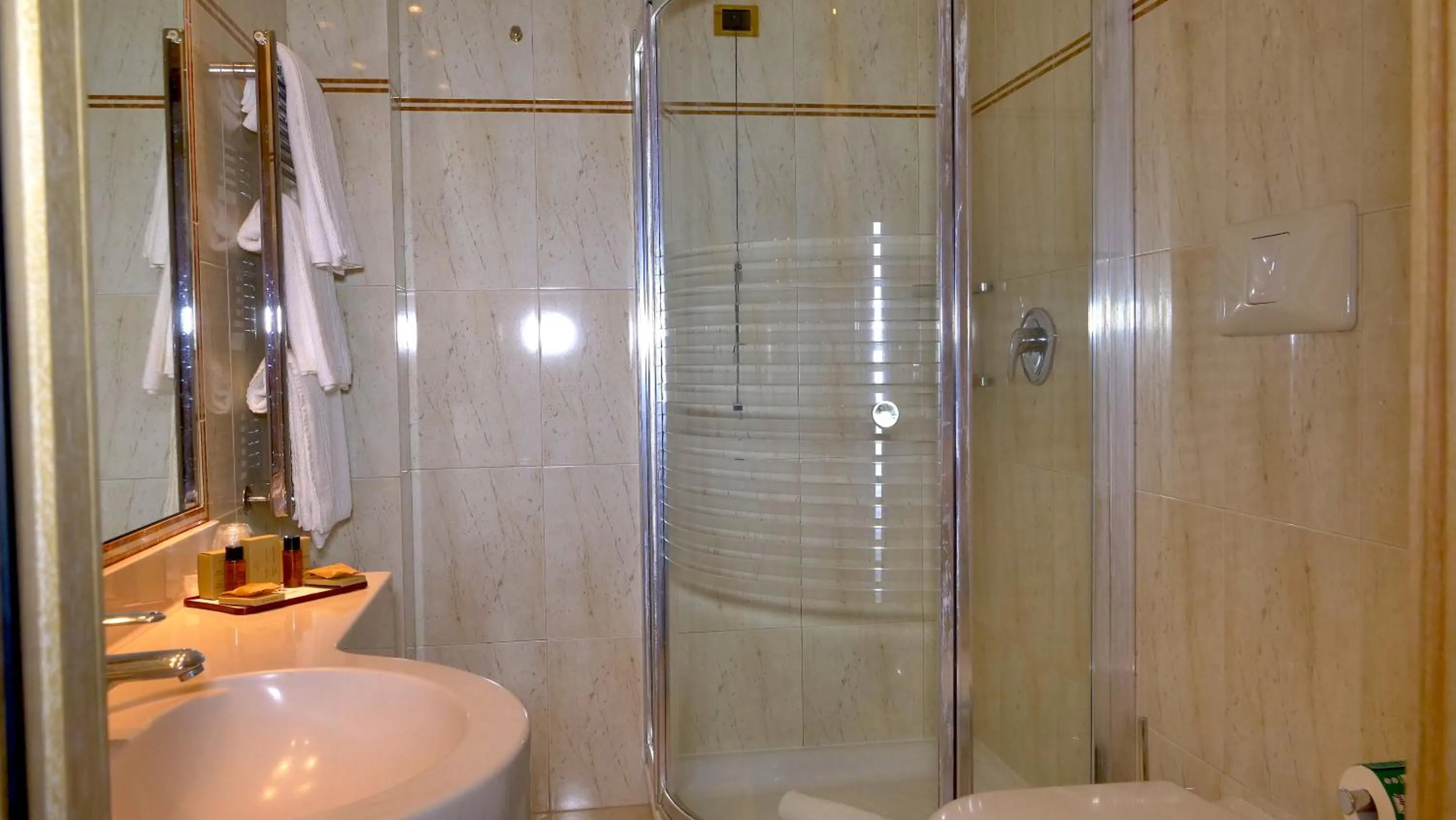 Shower in 501 Hotel