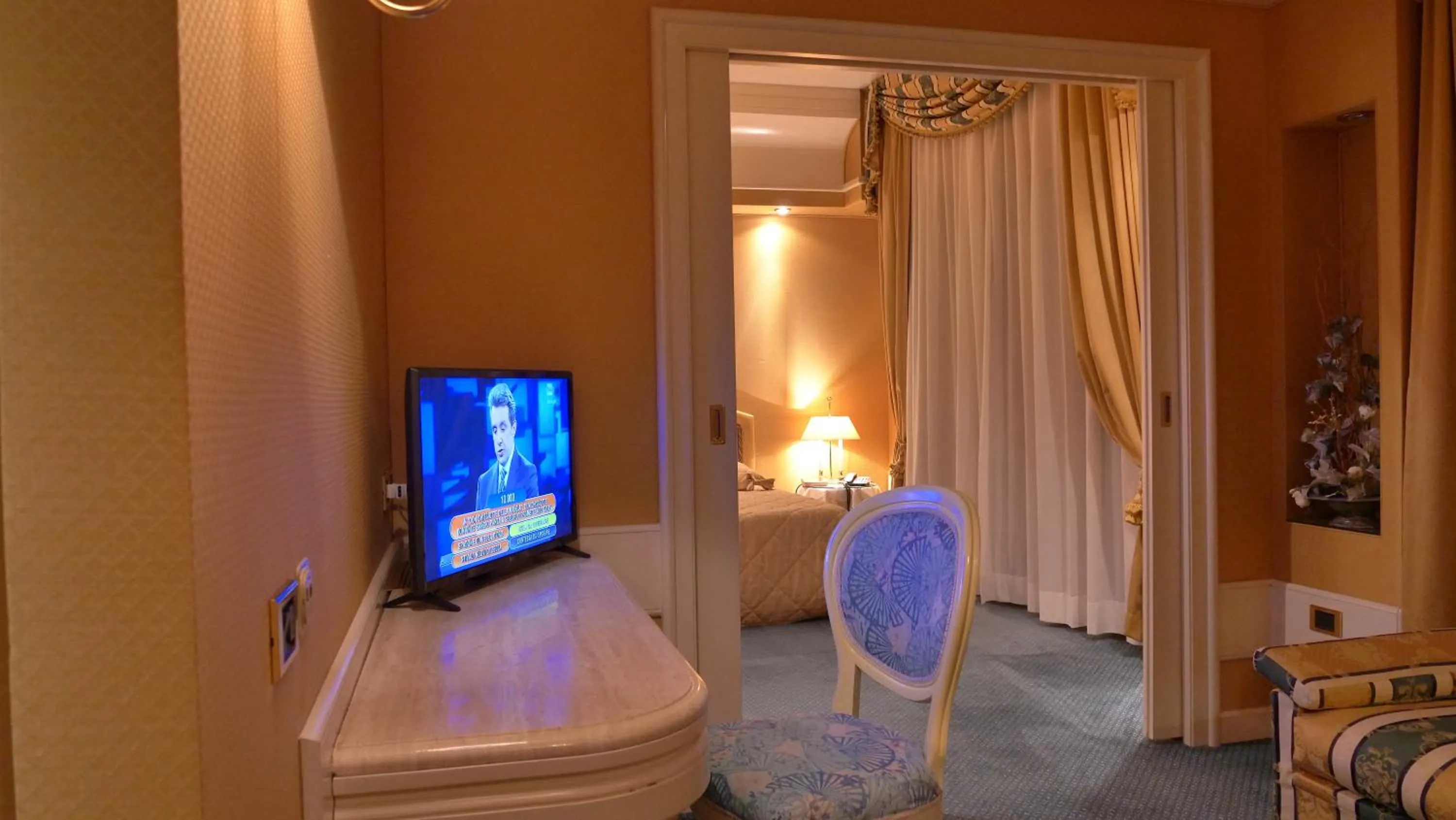 Balcony/Terrace, Bed in 501 Hotel