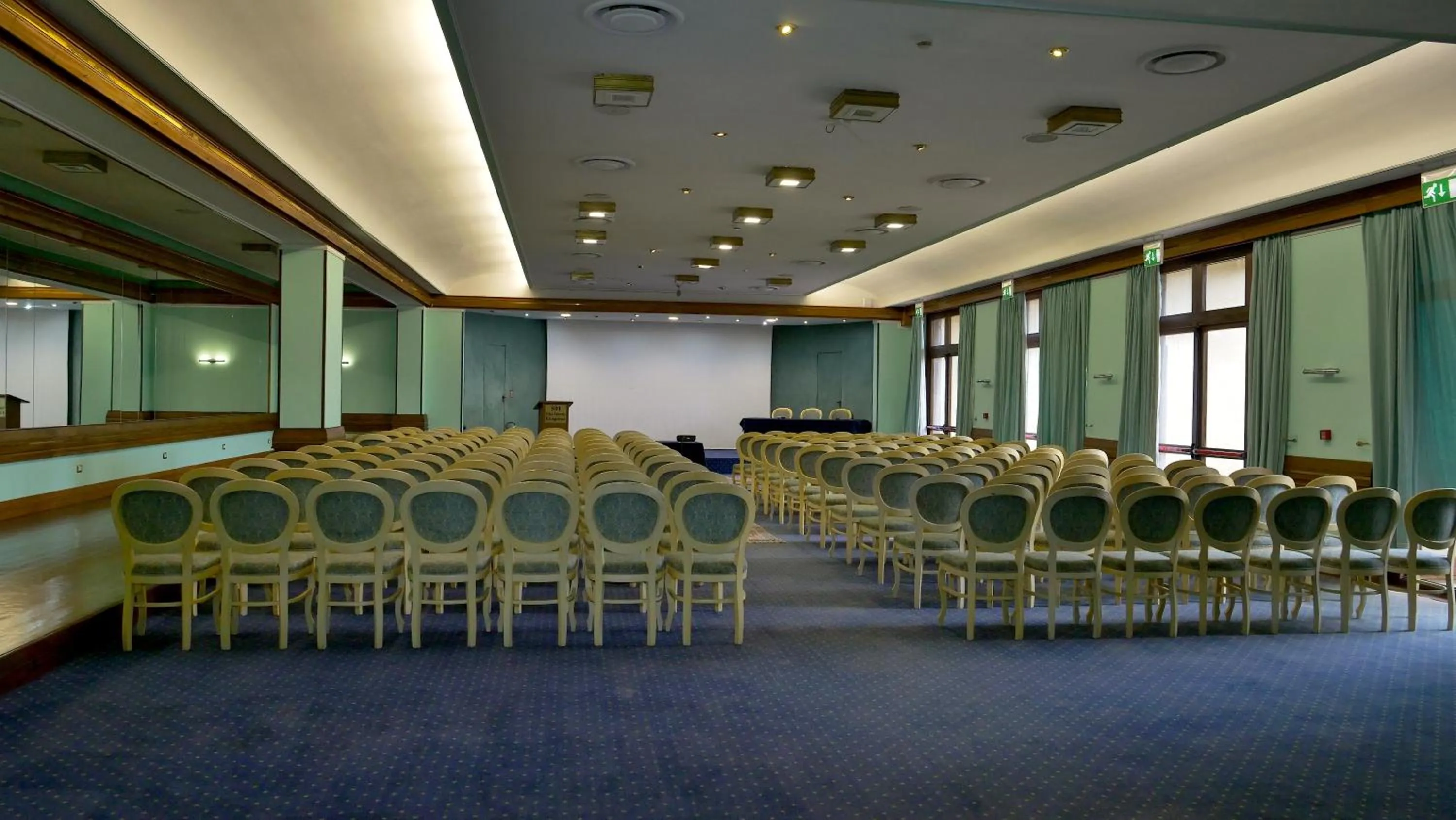 Meeting/conference room in 501 Hotel