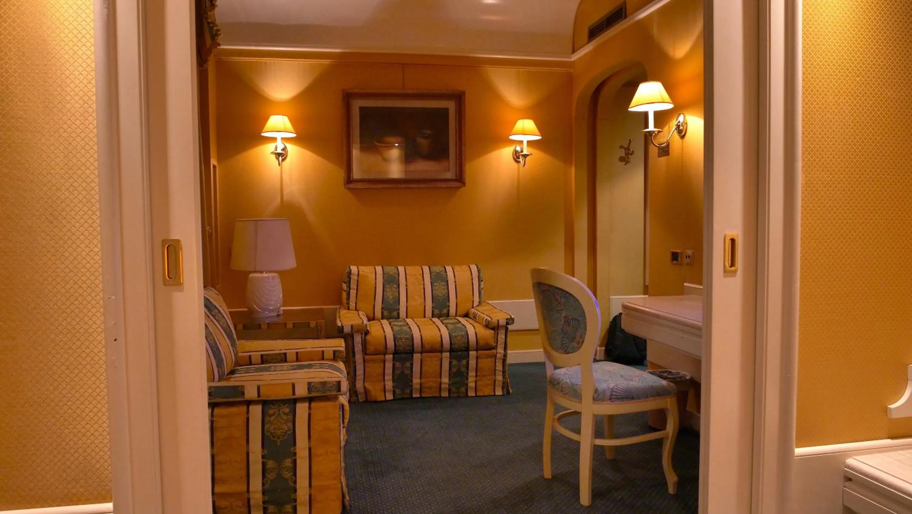 Seating area in 501 Hotel