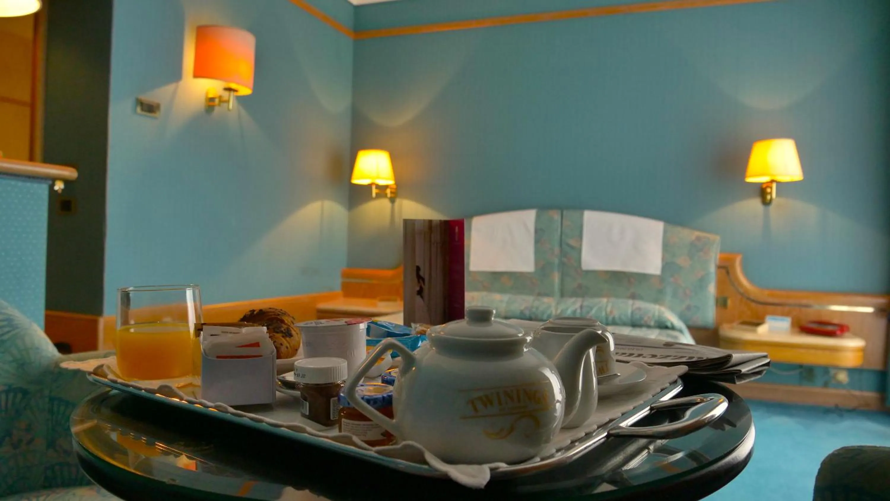 Coffee/tea facilities in 501 Hotel