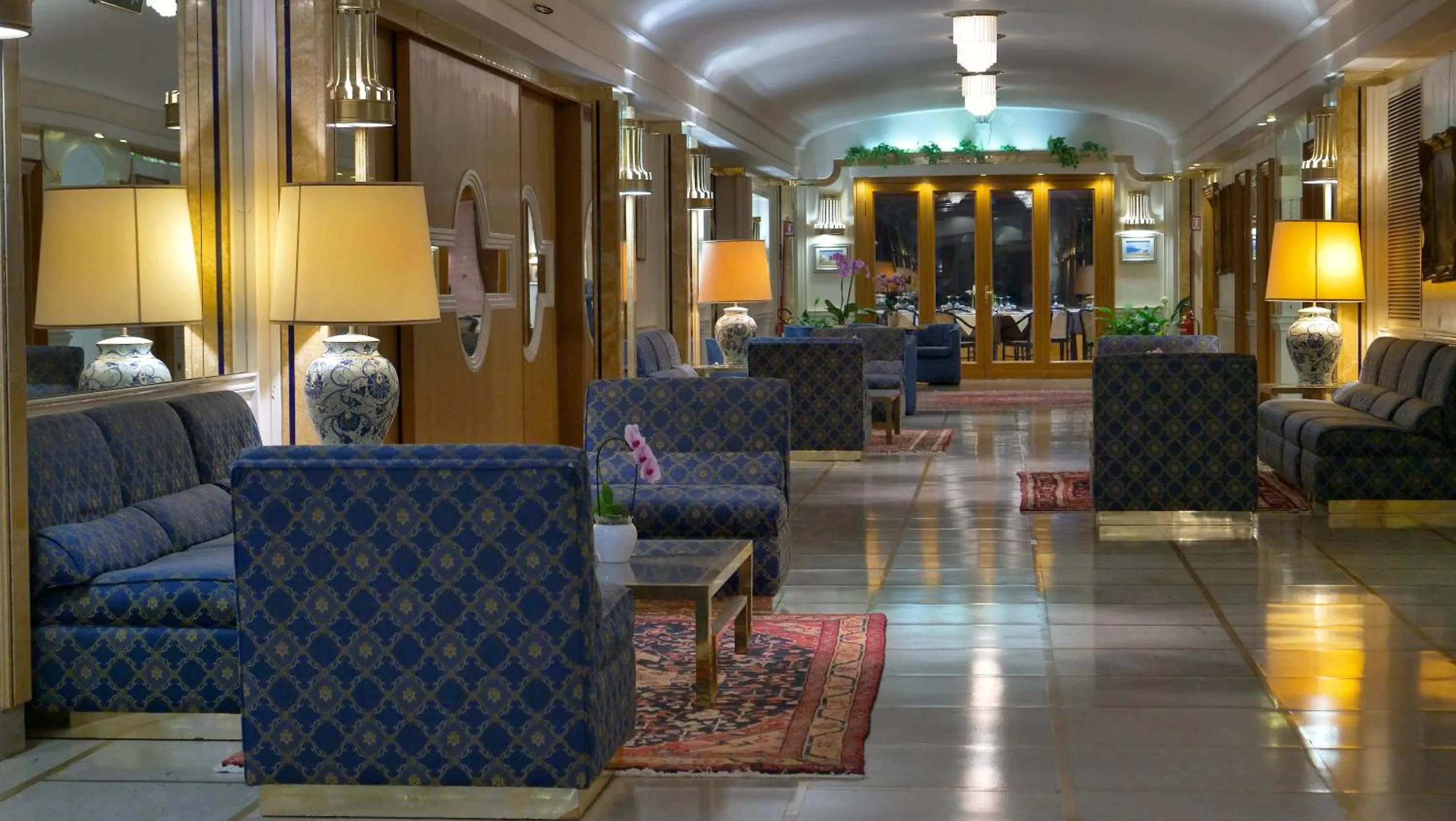 Restaurant/places to eat in 501 Hotel