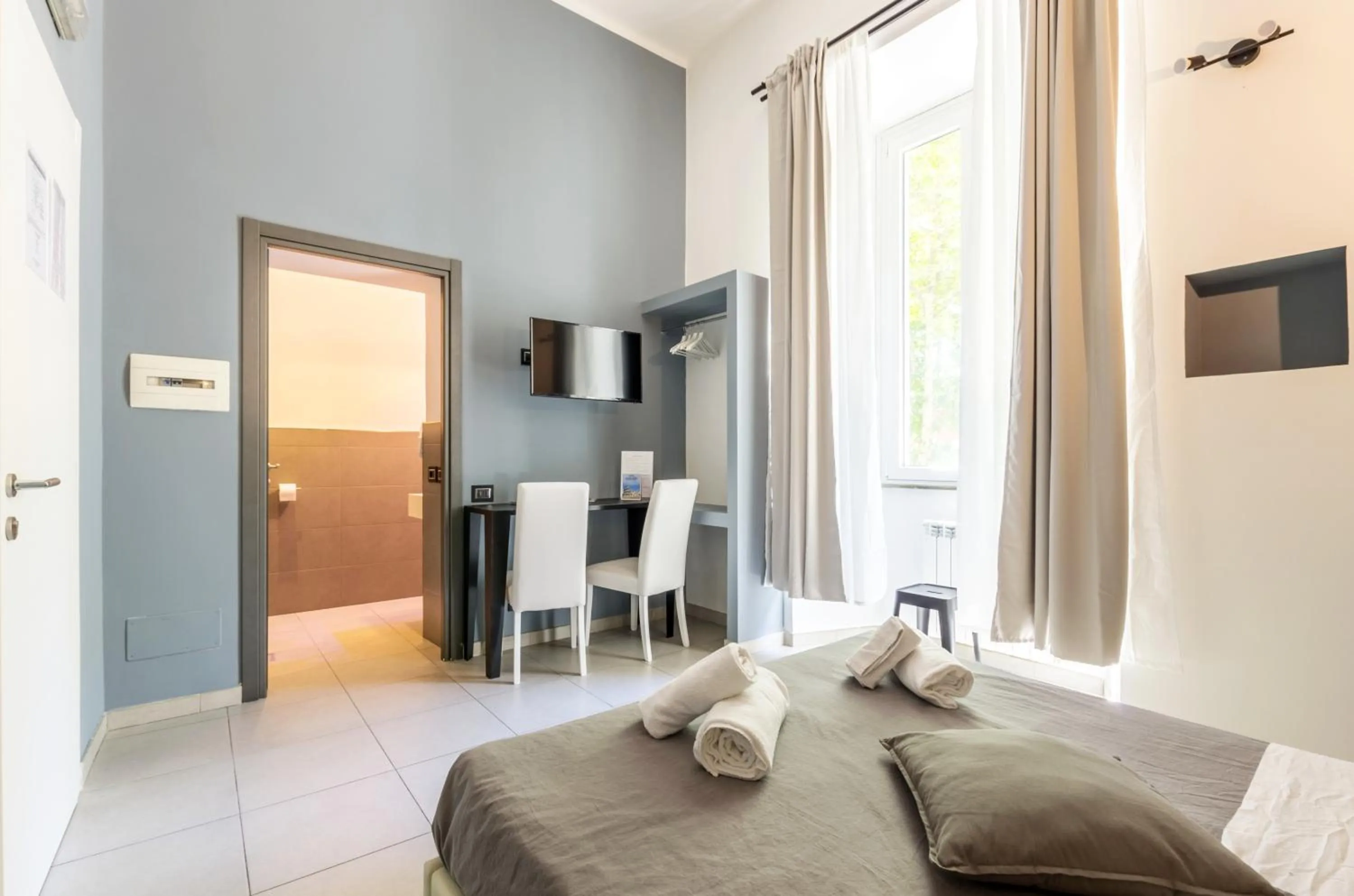 Photo of the whole room, Bed in Merulana 139 Suites