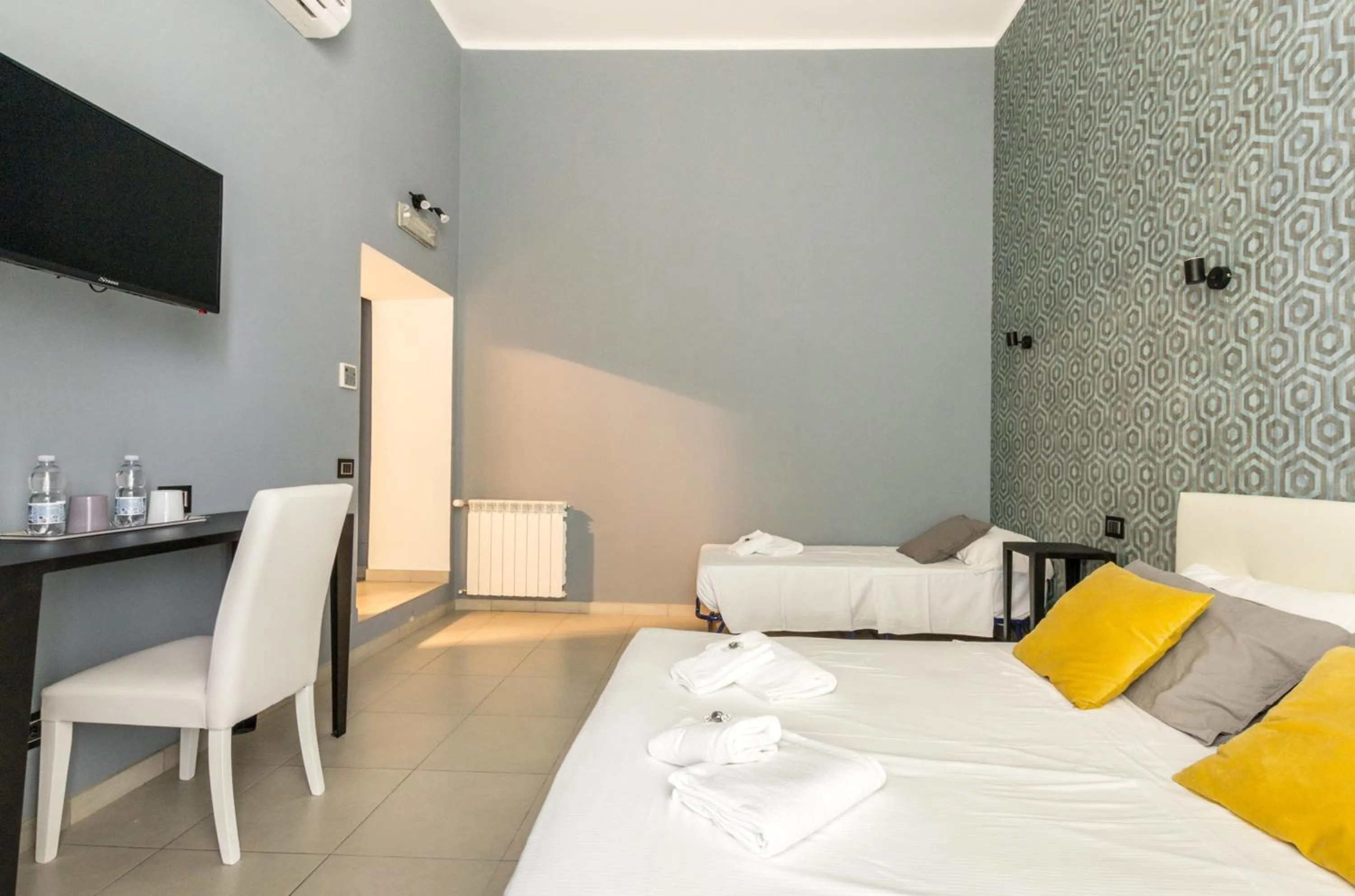 Bed in Merulana 139 Suites