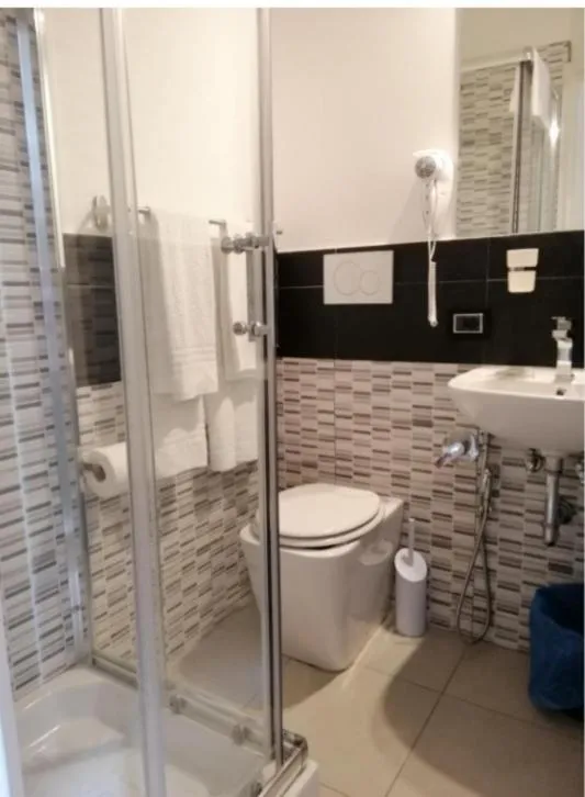 Shower in Merulana 139 Suites