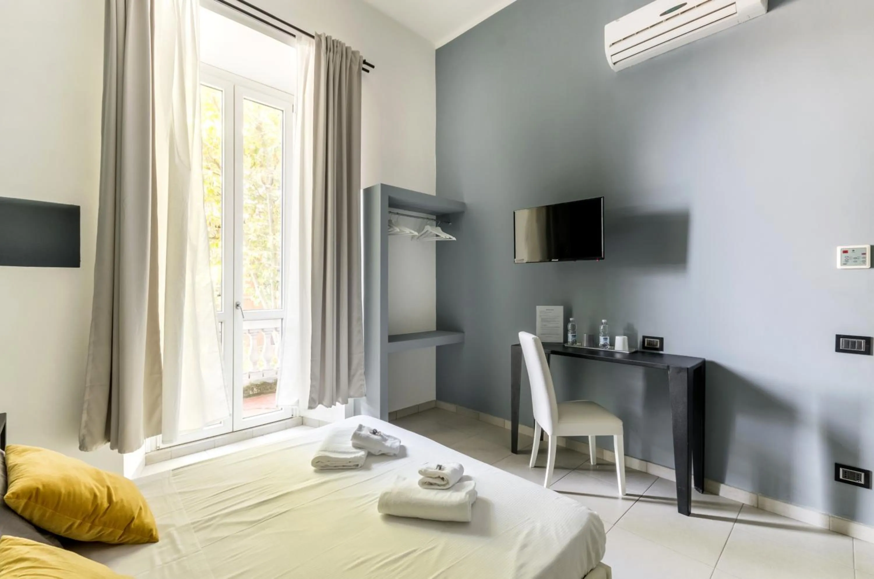 Photo of the whole room, Bed in Merulana 139 Suites