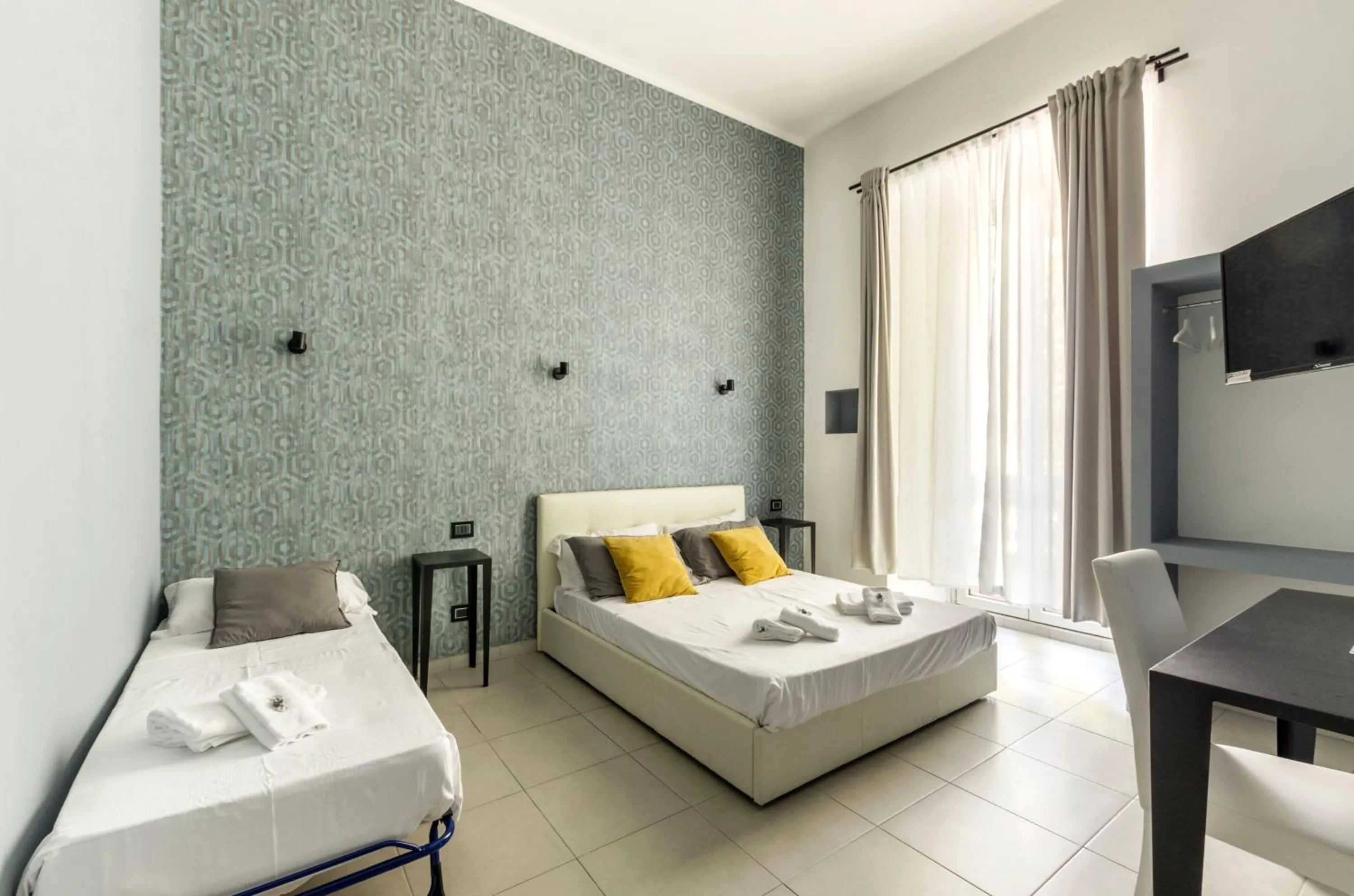 Bed in Merulana 139 Suites