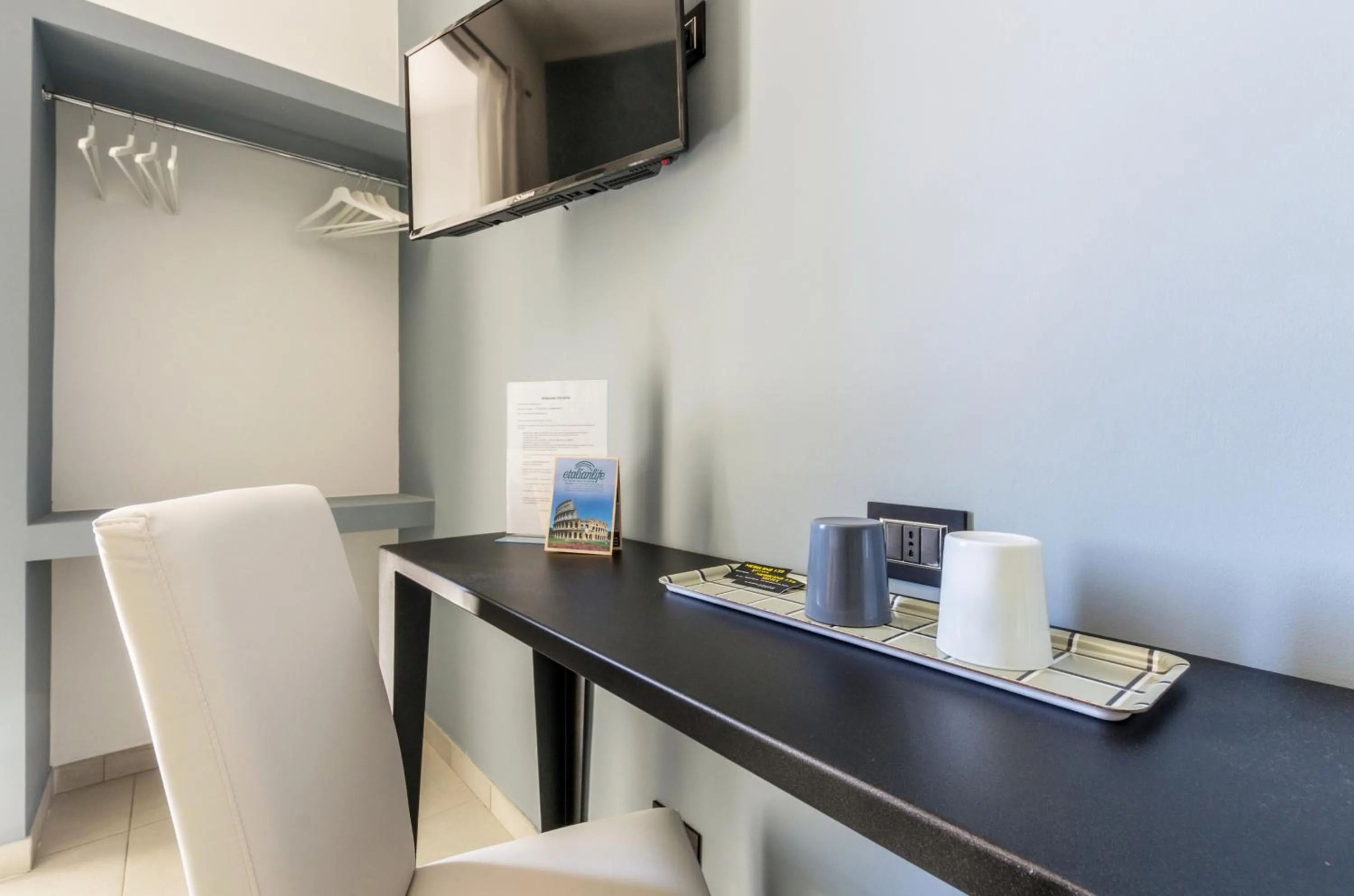 TV and multimedia in Merulana 139 Suites