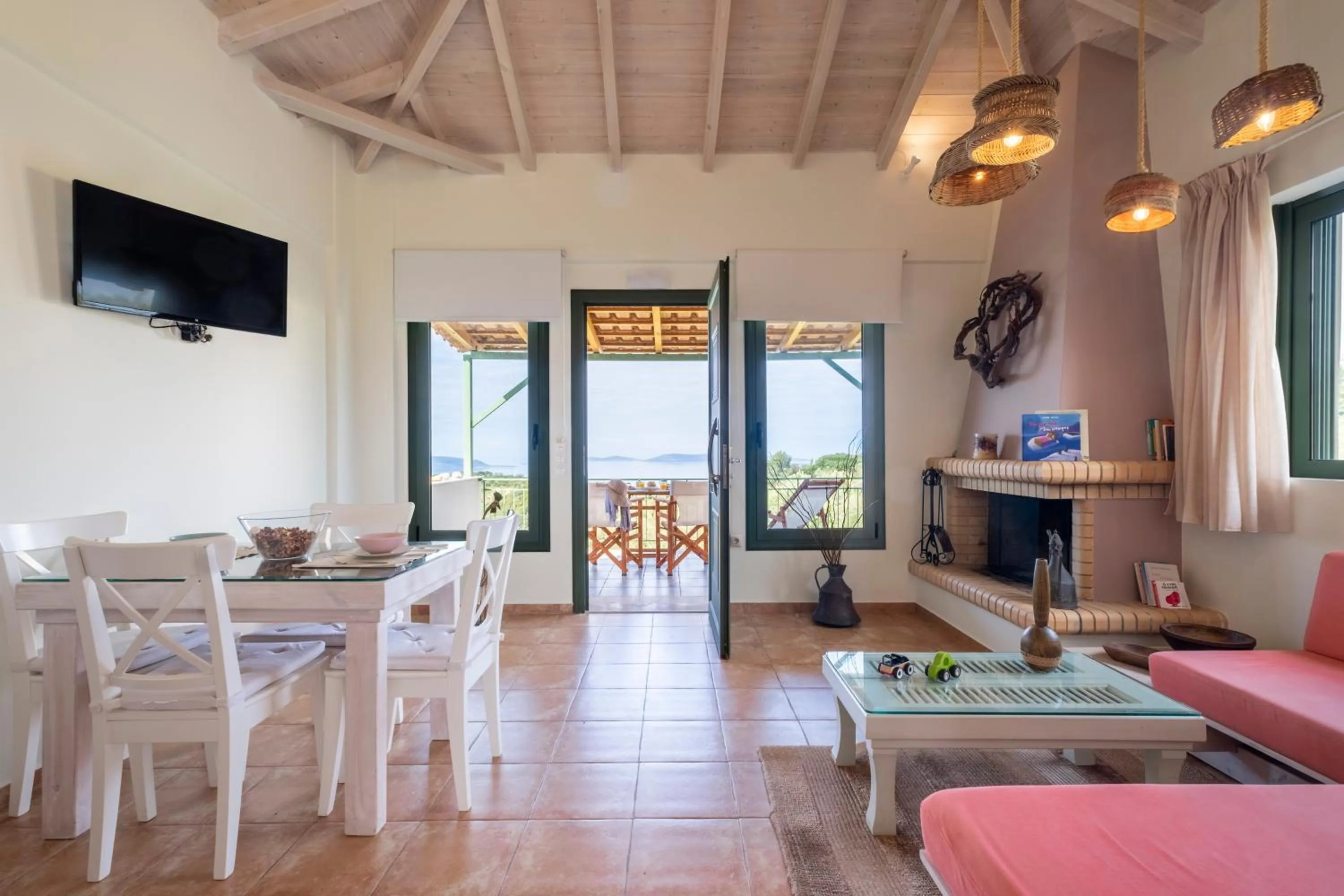 Area and facilities in Chamaloni Cottages