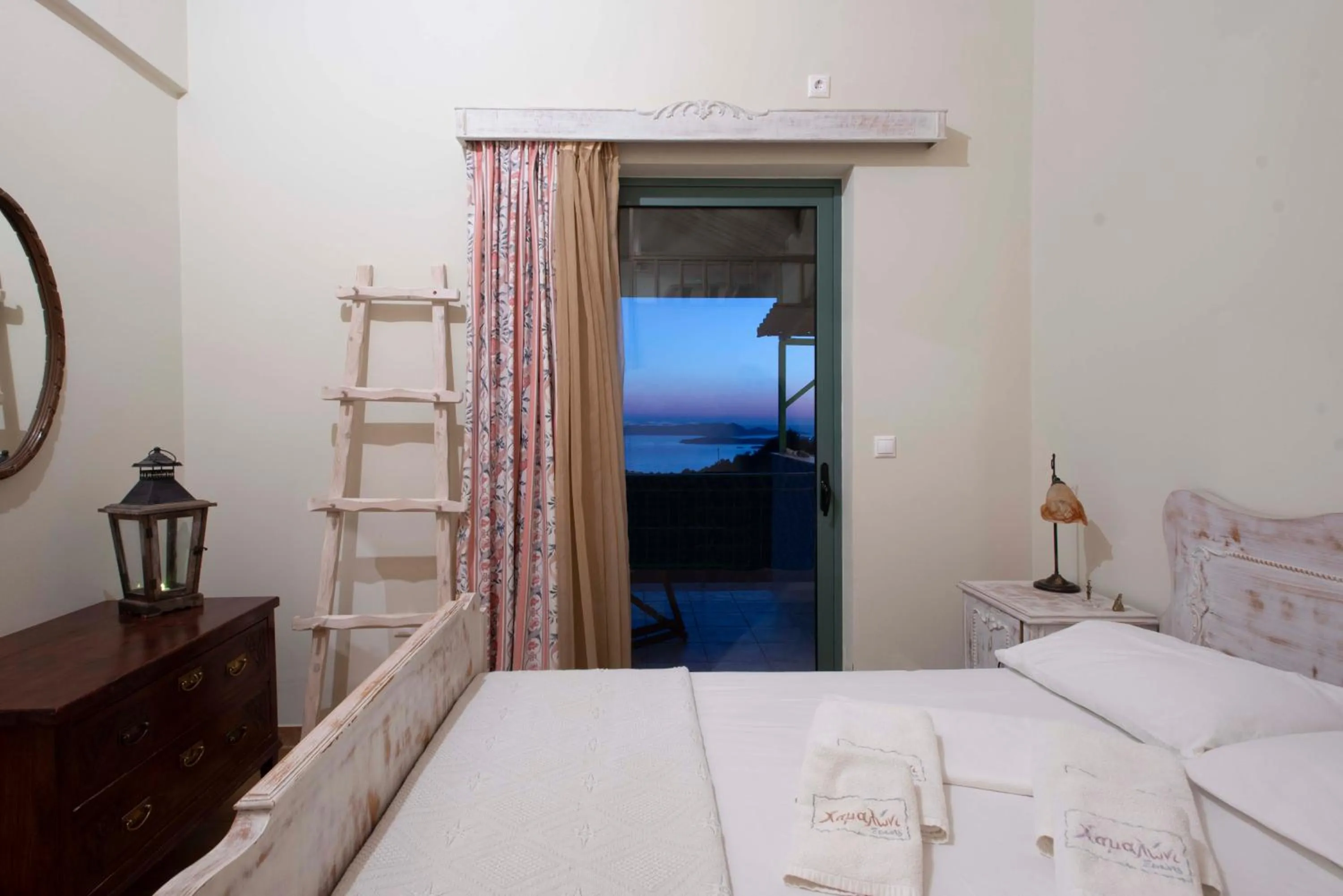 Photo of the whole room, Bed in Chamaloni Cottages