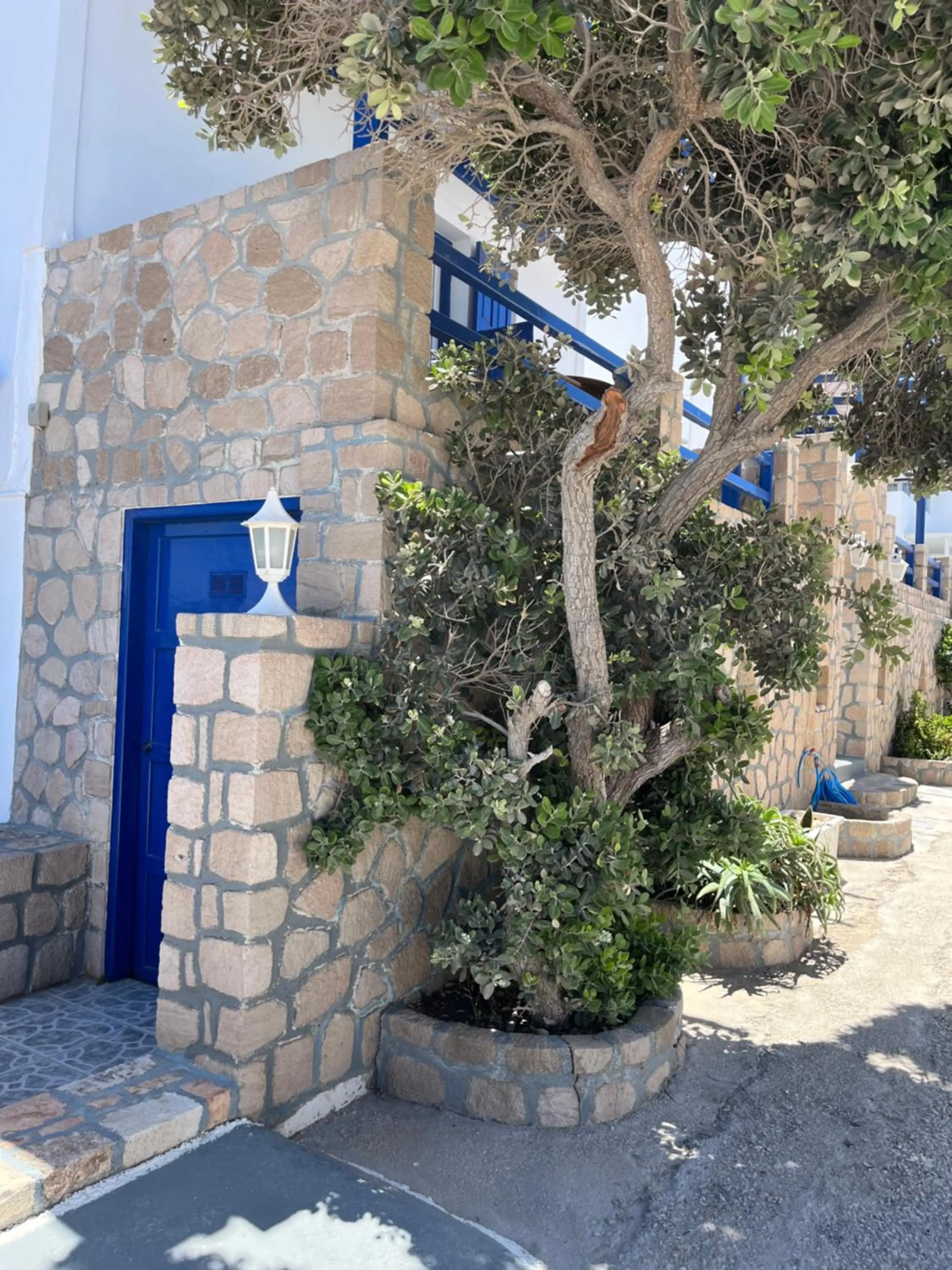 Property building in Captain Stavros Milos