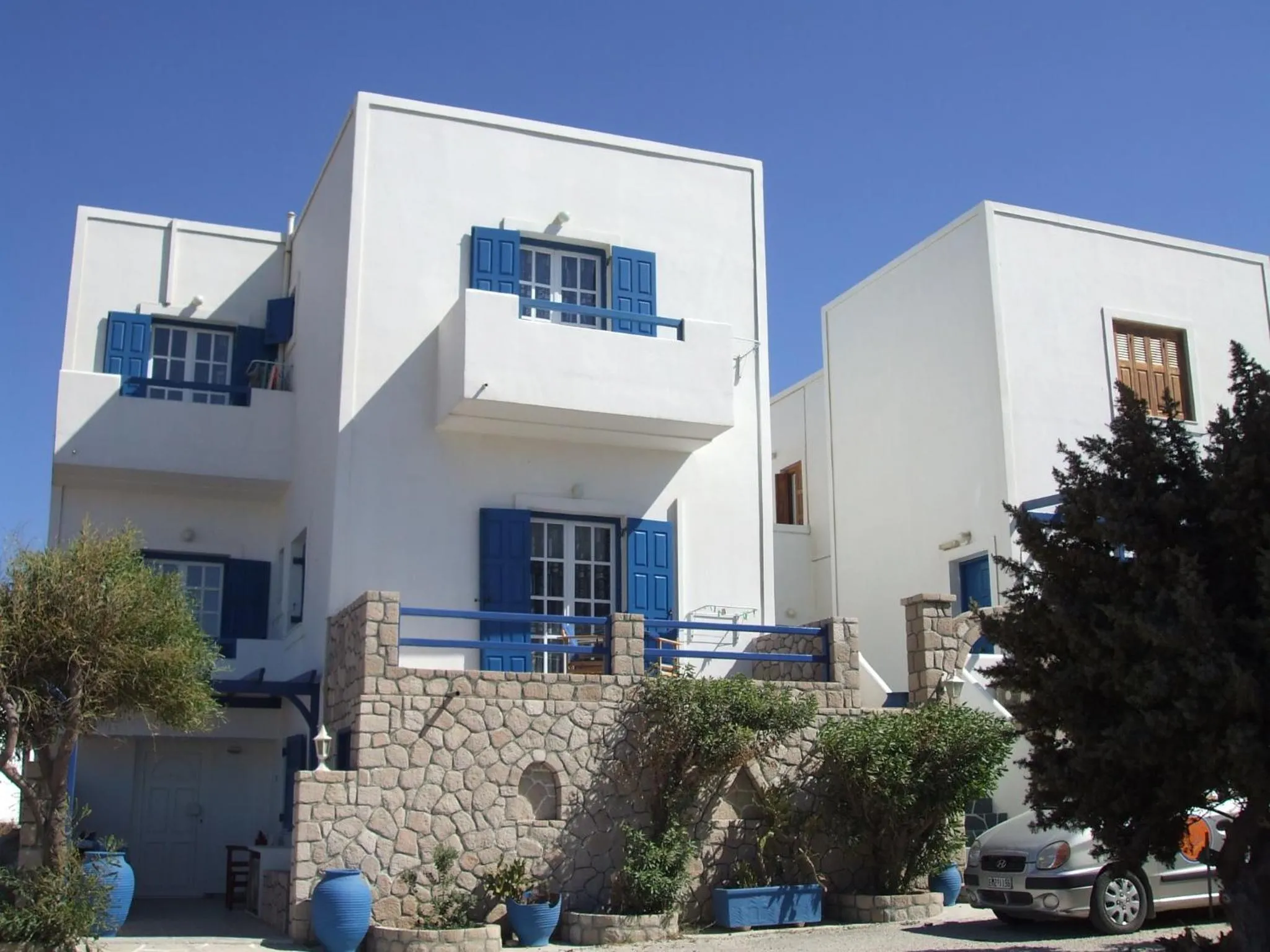 Property building in Captain Stavros Milos