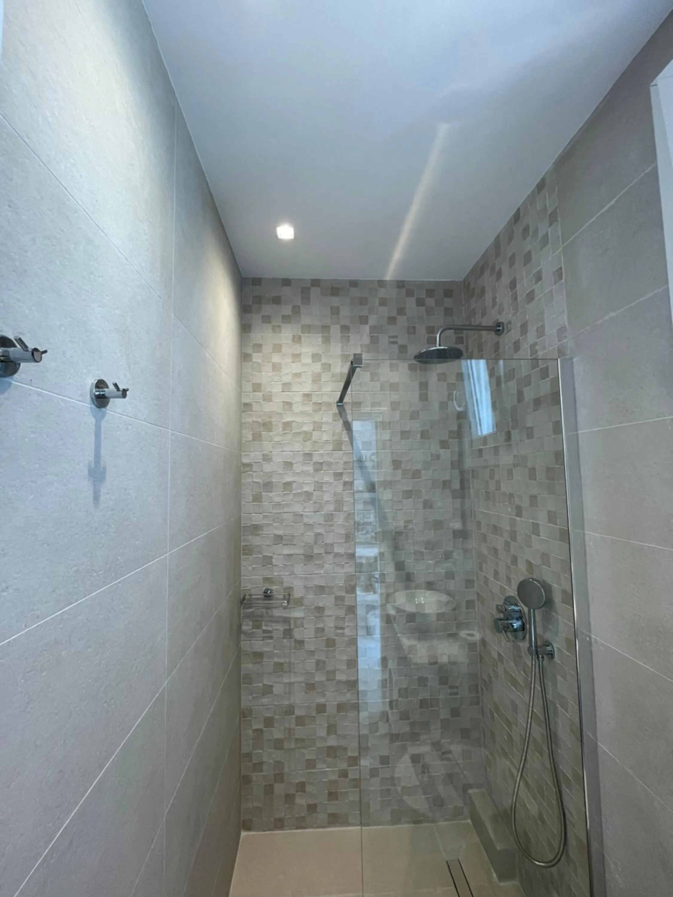 Shower in Captain Stavros Milos