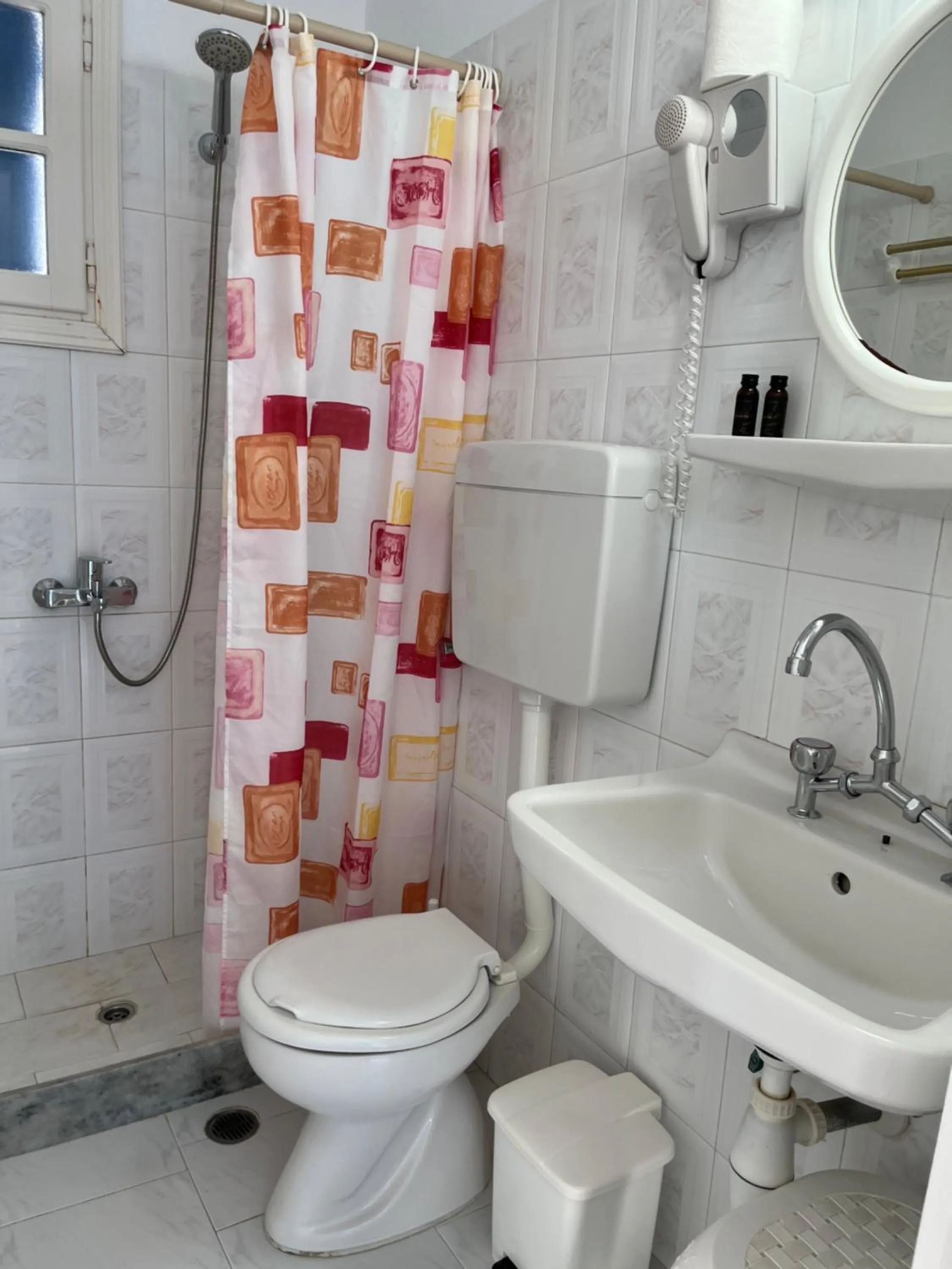 Shower in Captain Stavros Milos